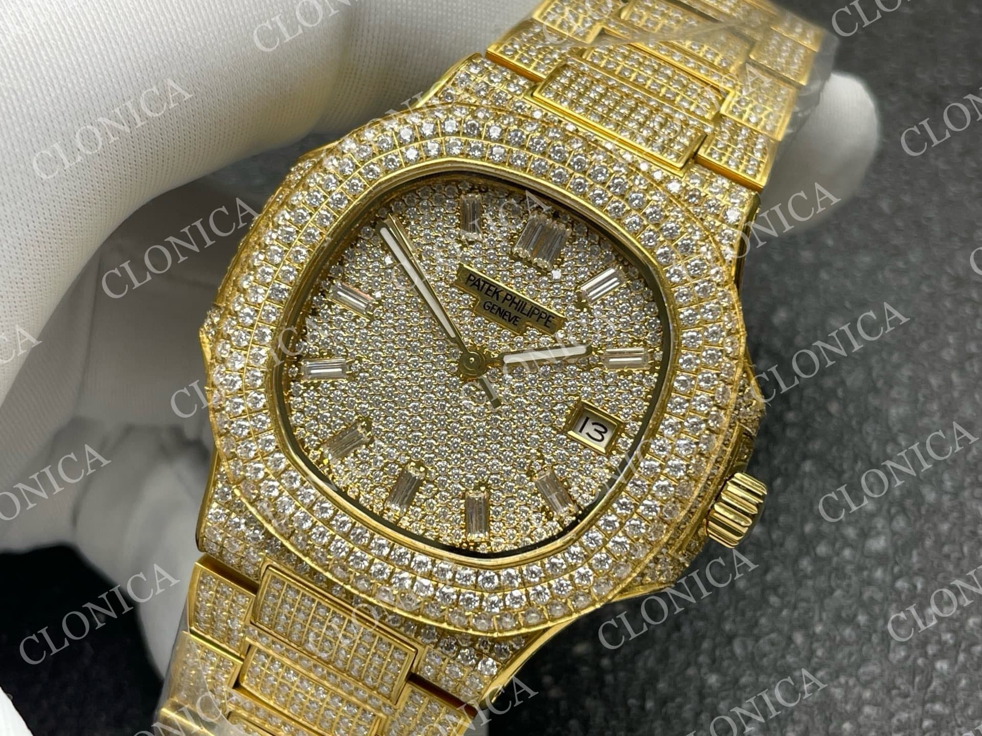 NAUTILUS 5711 DIAMOND TEXTURED DIAL ON YG DIAMOND BRACELET — view 4