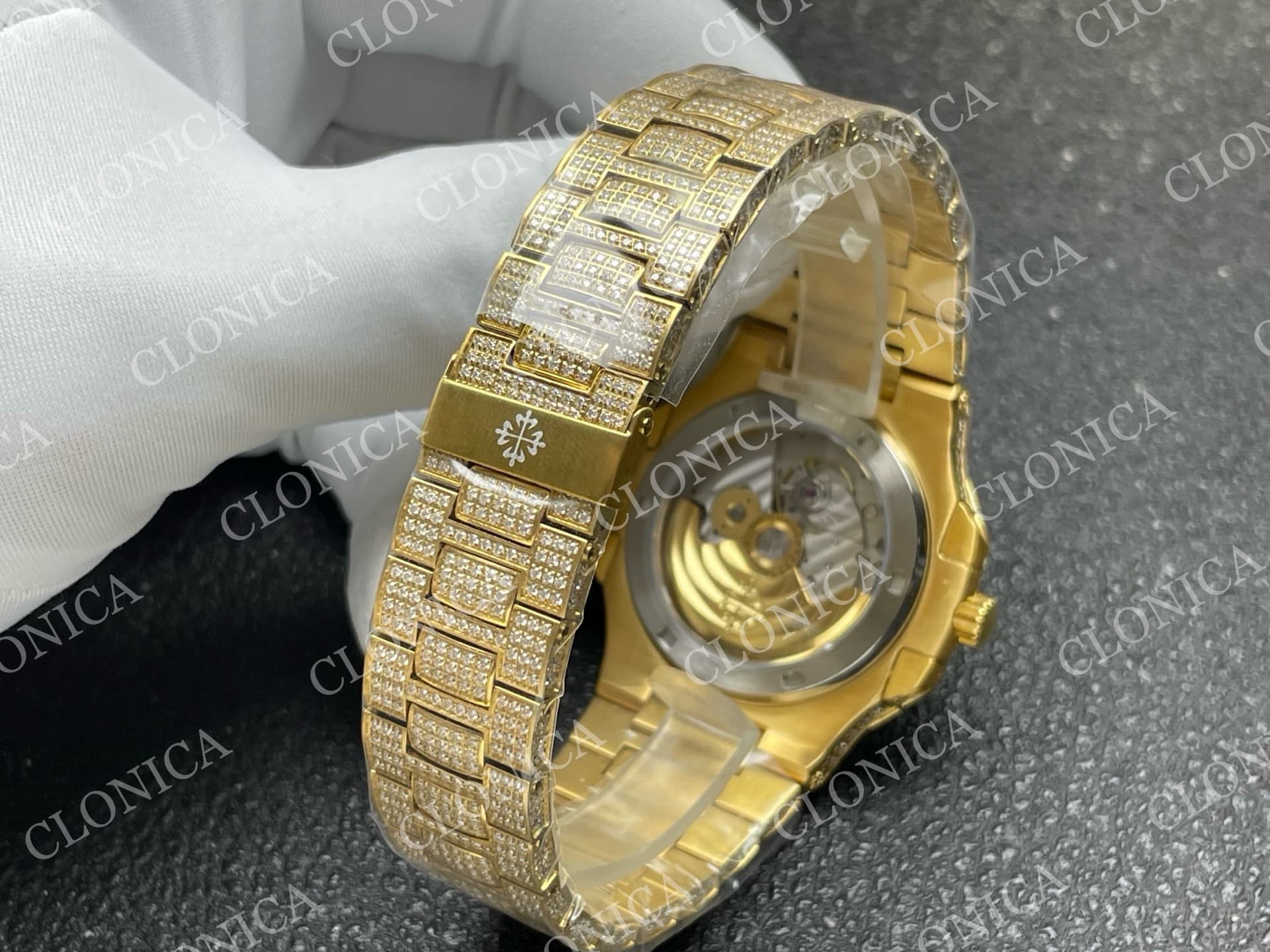 NAUTILUS 5711 DIAMOND TEXTURED DIAL ON YG DIAMOND BRACELET — view 5