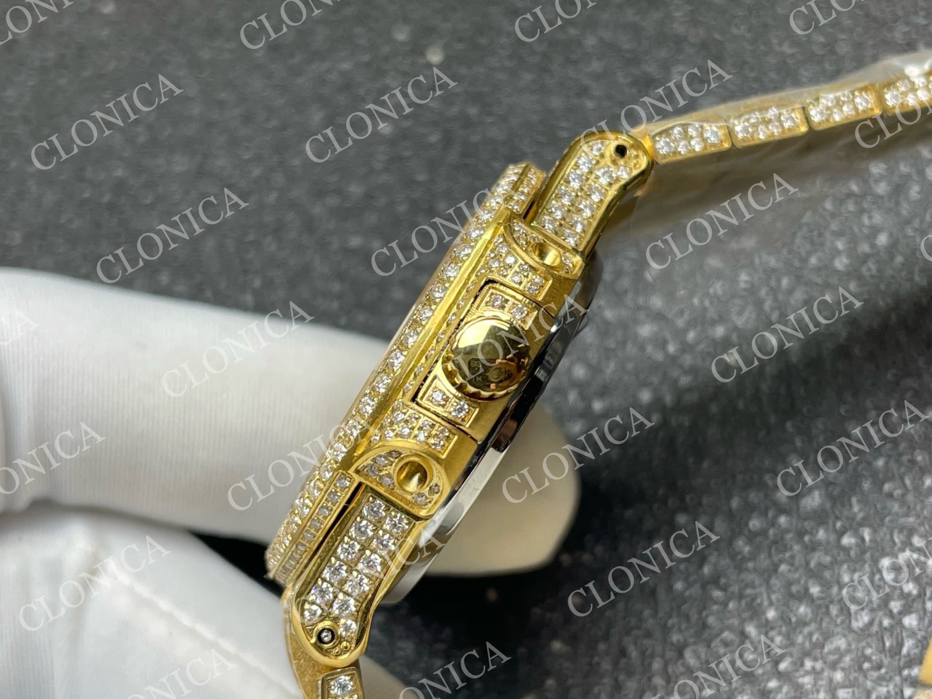 NAUTILUS 5711 DIAMOND TEXTURED DIAL ON YG DIAMOND BRACELET — view 7