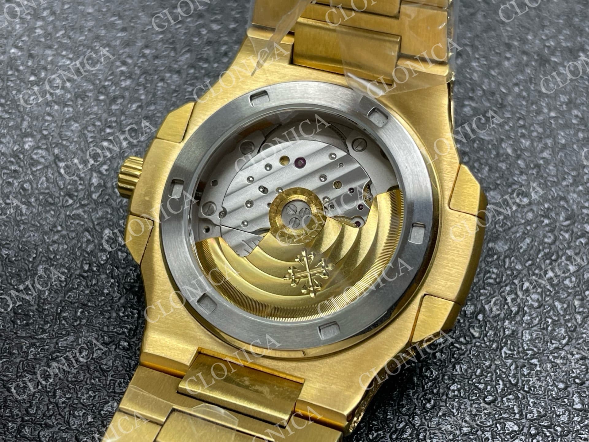 NAUTILUS 5711 DIAMOND TEXTURED DIAL ON YG DIAMOND BRACELET — view 8