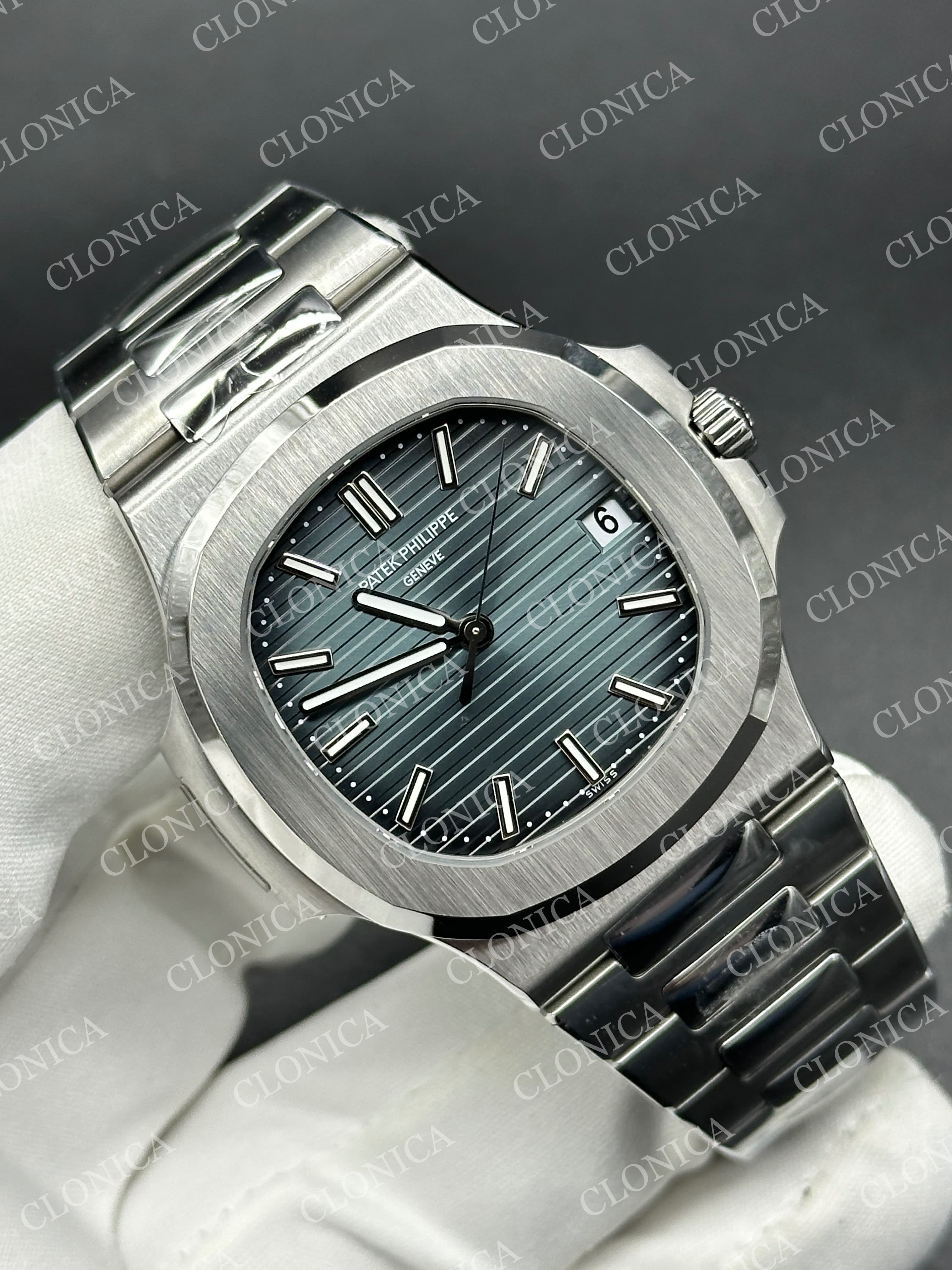 NAUTILUS 5711/1A SS BLUE TEXTURED DIAL ON SS BRACELET SUPER CLONE — view 2