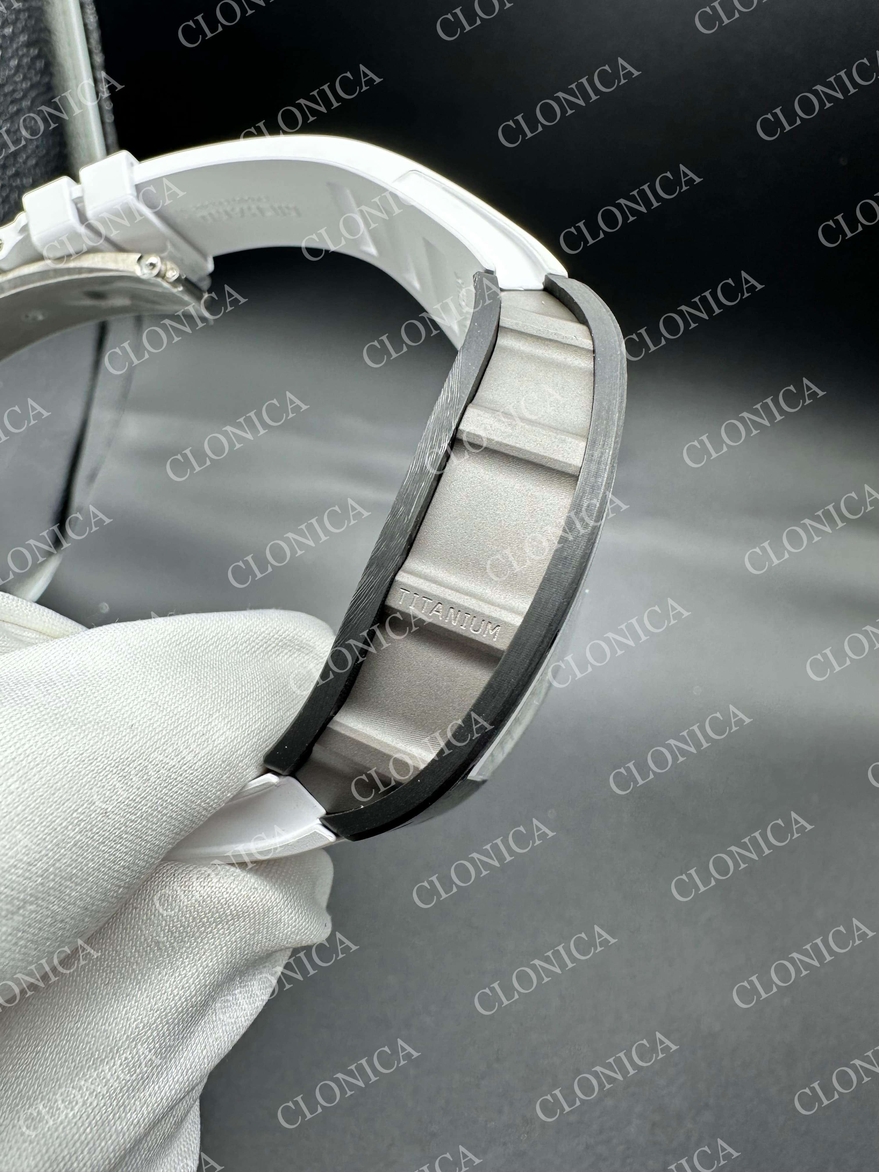 RM055 NTPT CARBON WHITE/BLACK INNER BEZEL ON WHITE RUBBER STRAP RMUL2 — view 4