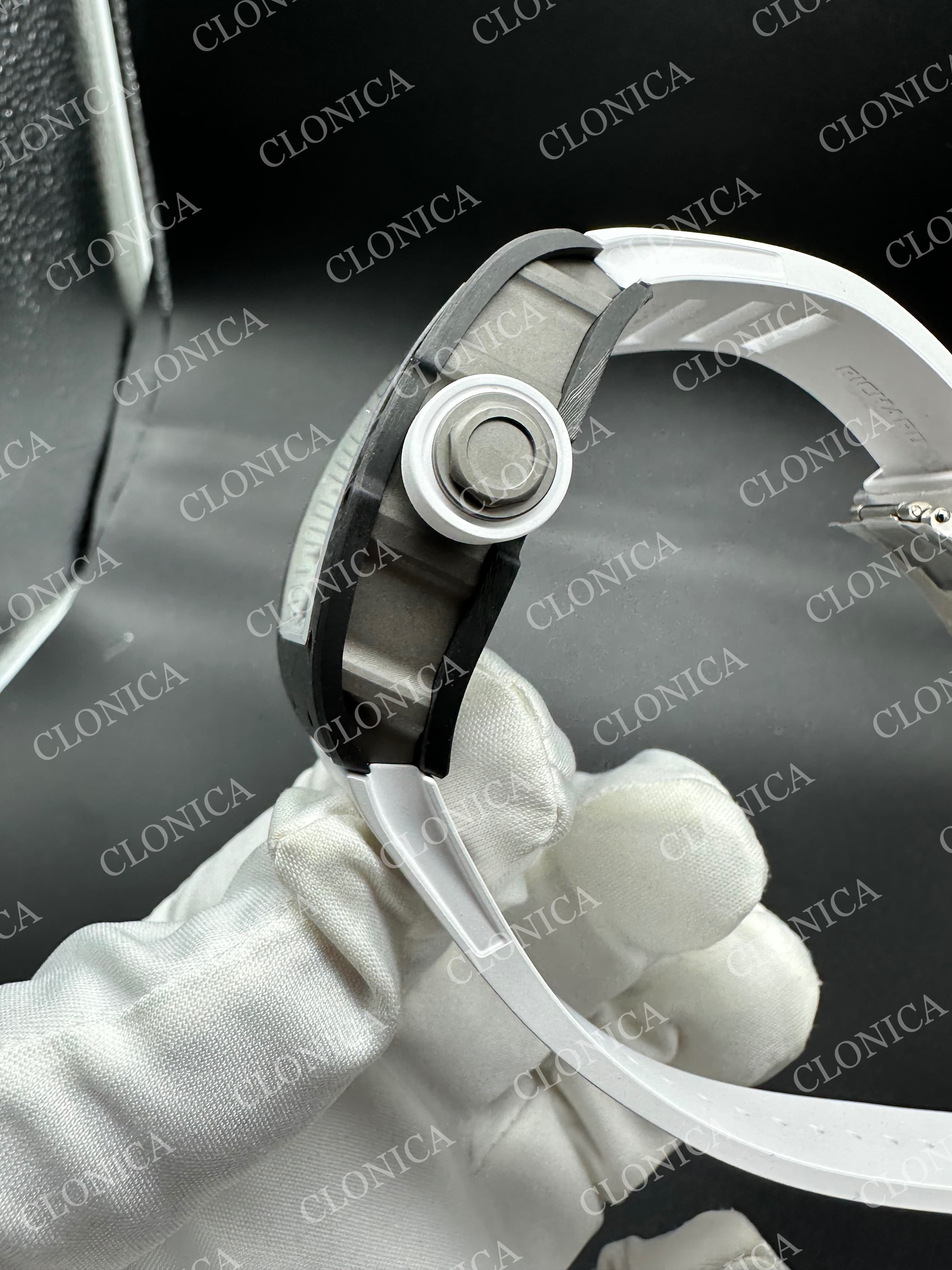 RM055 NTPT CARBON WHITE/BLACK INNER BEZEL ON WHITE RUBBER STRAP RMUL2 — view 5