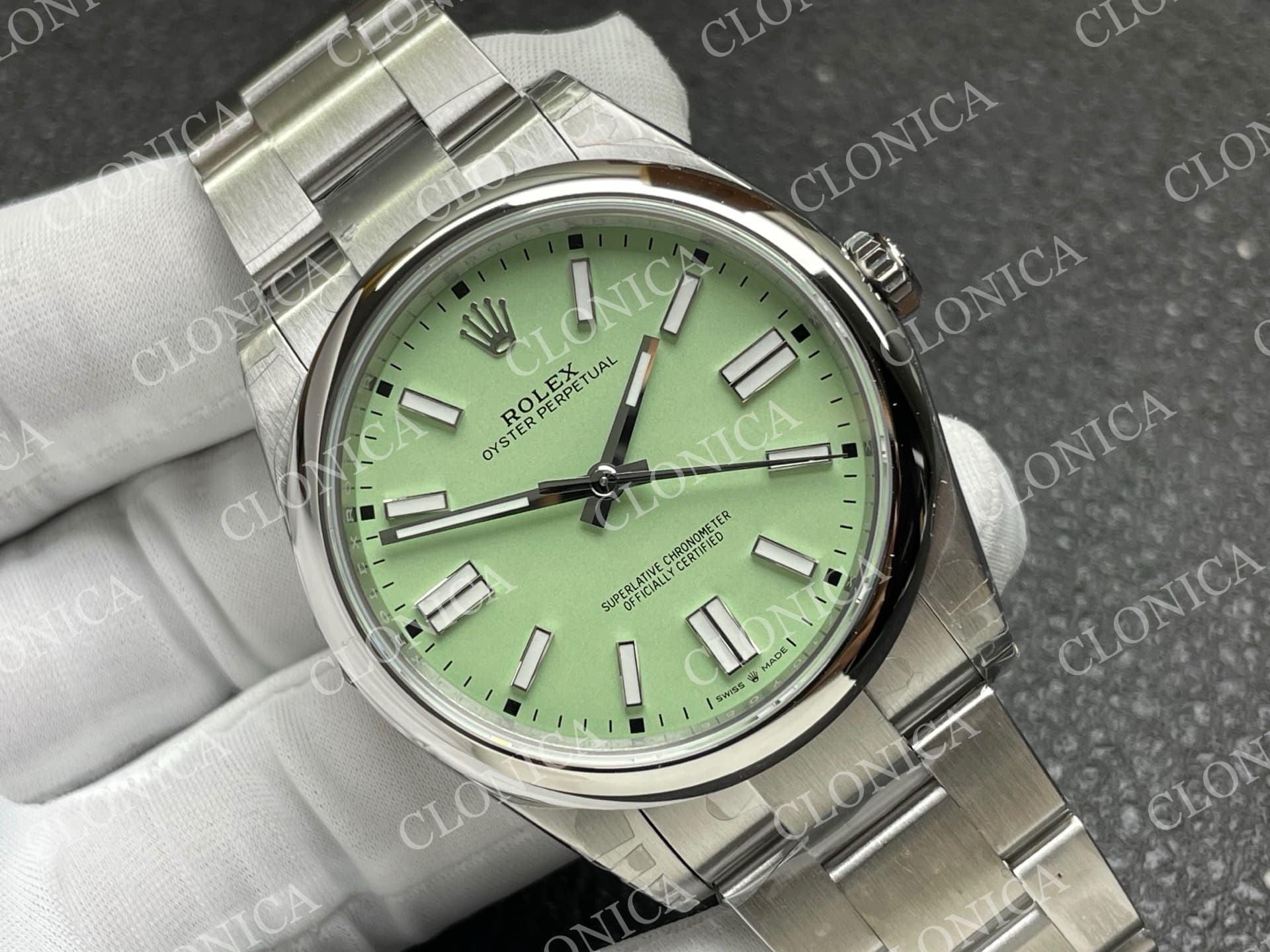 OYSTER PERPETUAL 41MM 124300 904L 2025 PISTACHIO DIAL — view 2