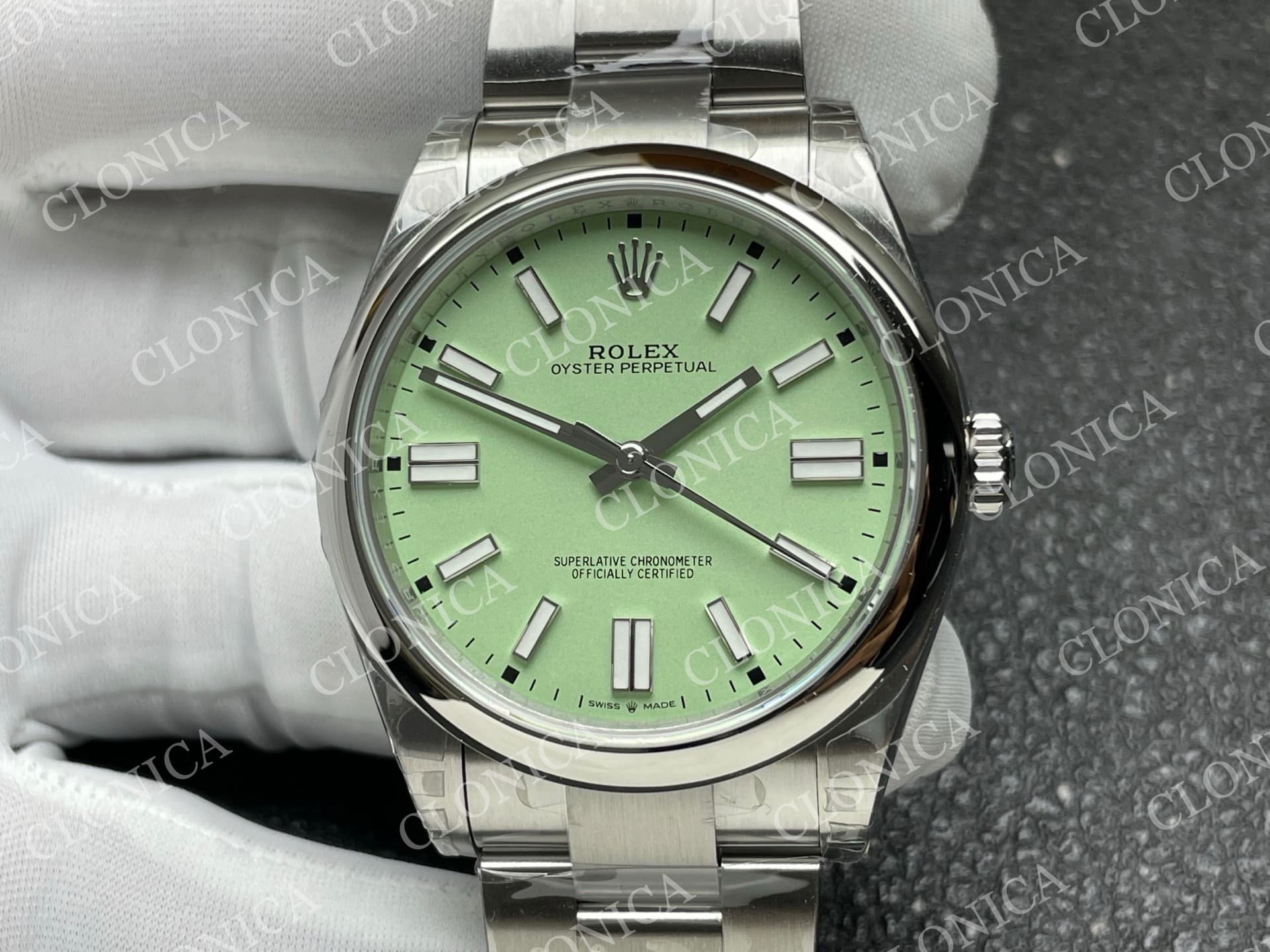 OYSTER PERPETUAL 41MM 124300 904L 2025 PISTACHIO DIAL — view 3