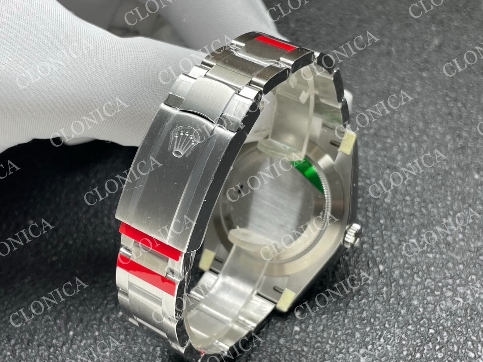 OYSTER PERPETUAL 41MM 124300 904L 2025 PISTACHIO DIAL — view 5