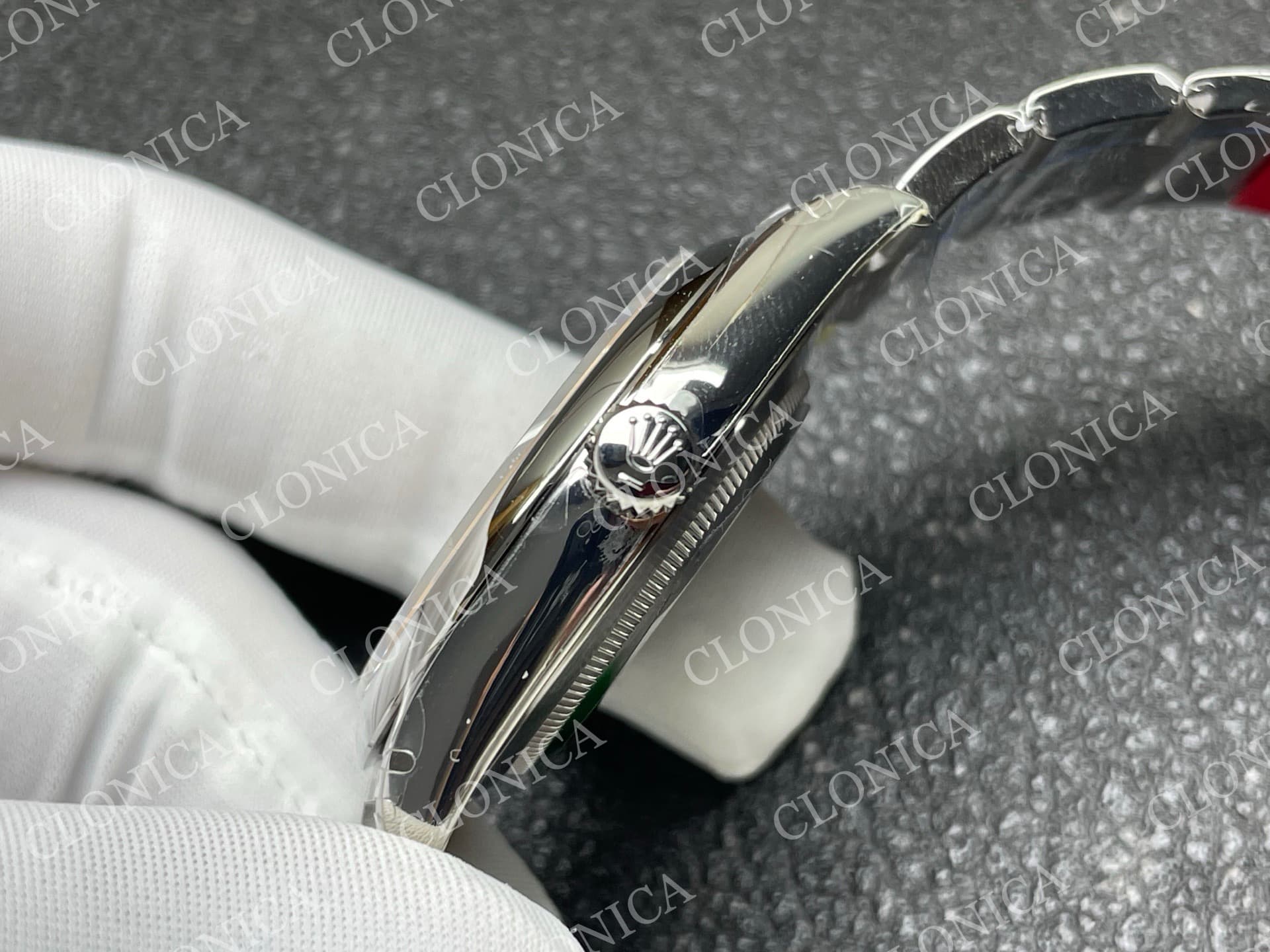 OYSTER PERPETUAL 41MM 124300 904L 2025 PISTACHIO DIAL — view 7