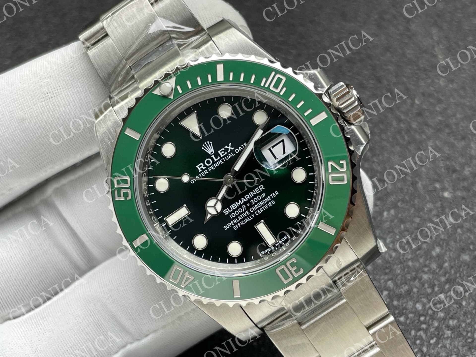 SUBMARINER 116610 40MM GREEN CERAMIC 904L SS GREEN DIAL — view 2