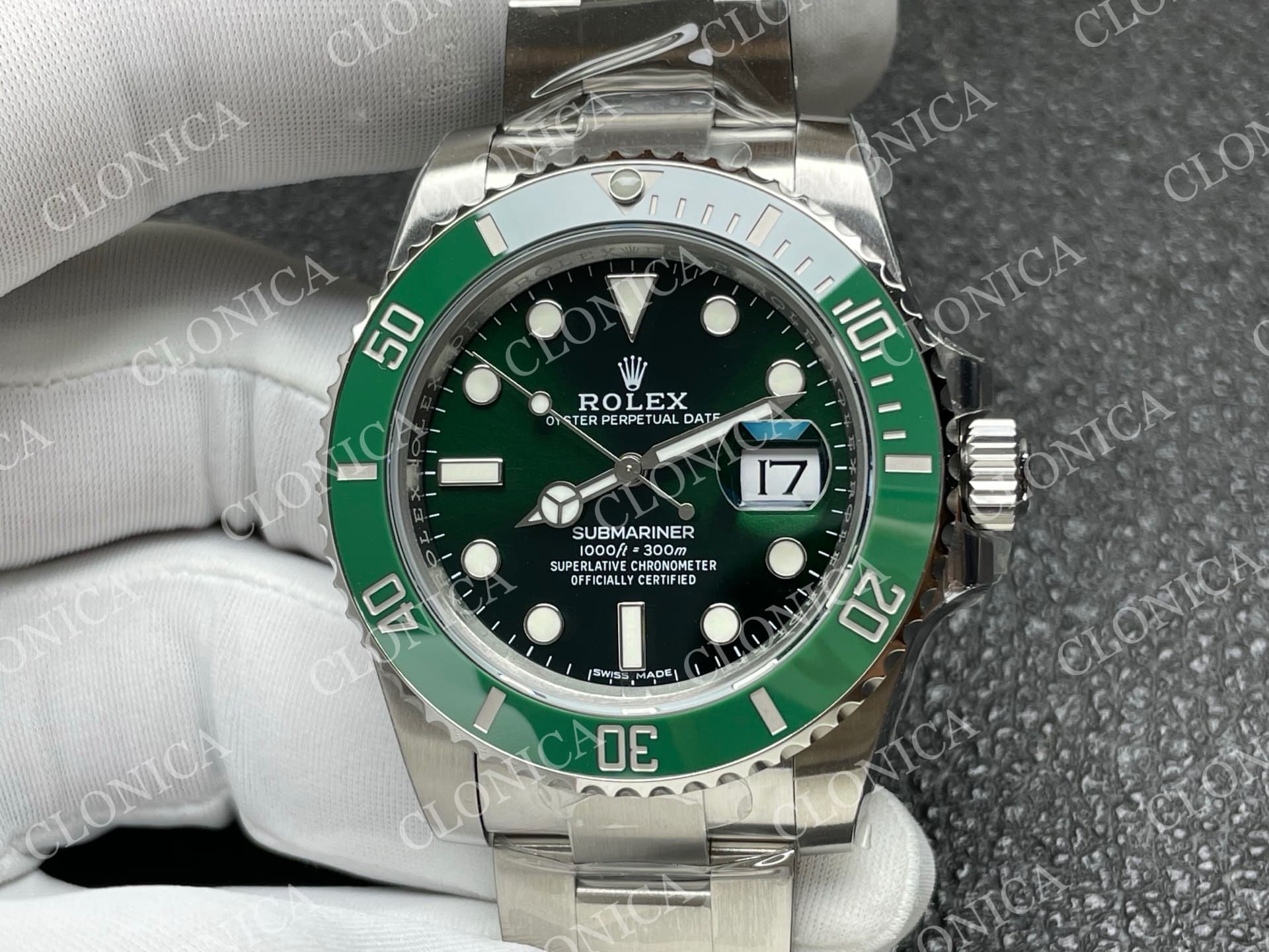 SUBMARINER 116610 40MM GREEN CERAMIC 904L SS GREEN DIAL — view 3