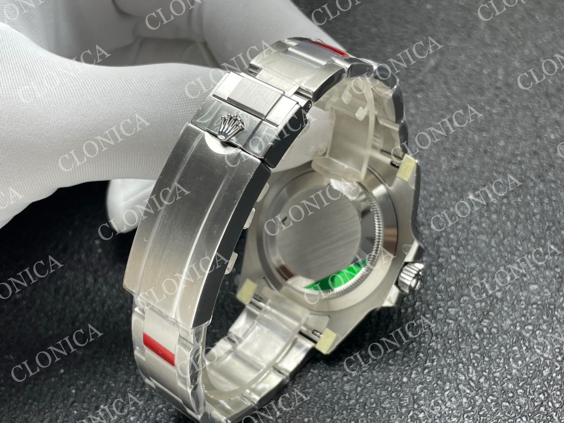 SUBMARINER 116610 40MM GREEN CERAMIC 904L SS GREEN DIAL — view 5