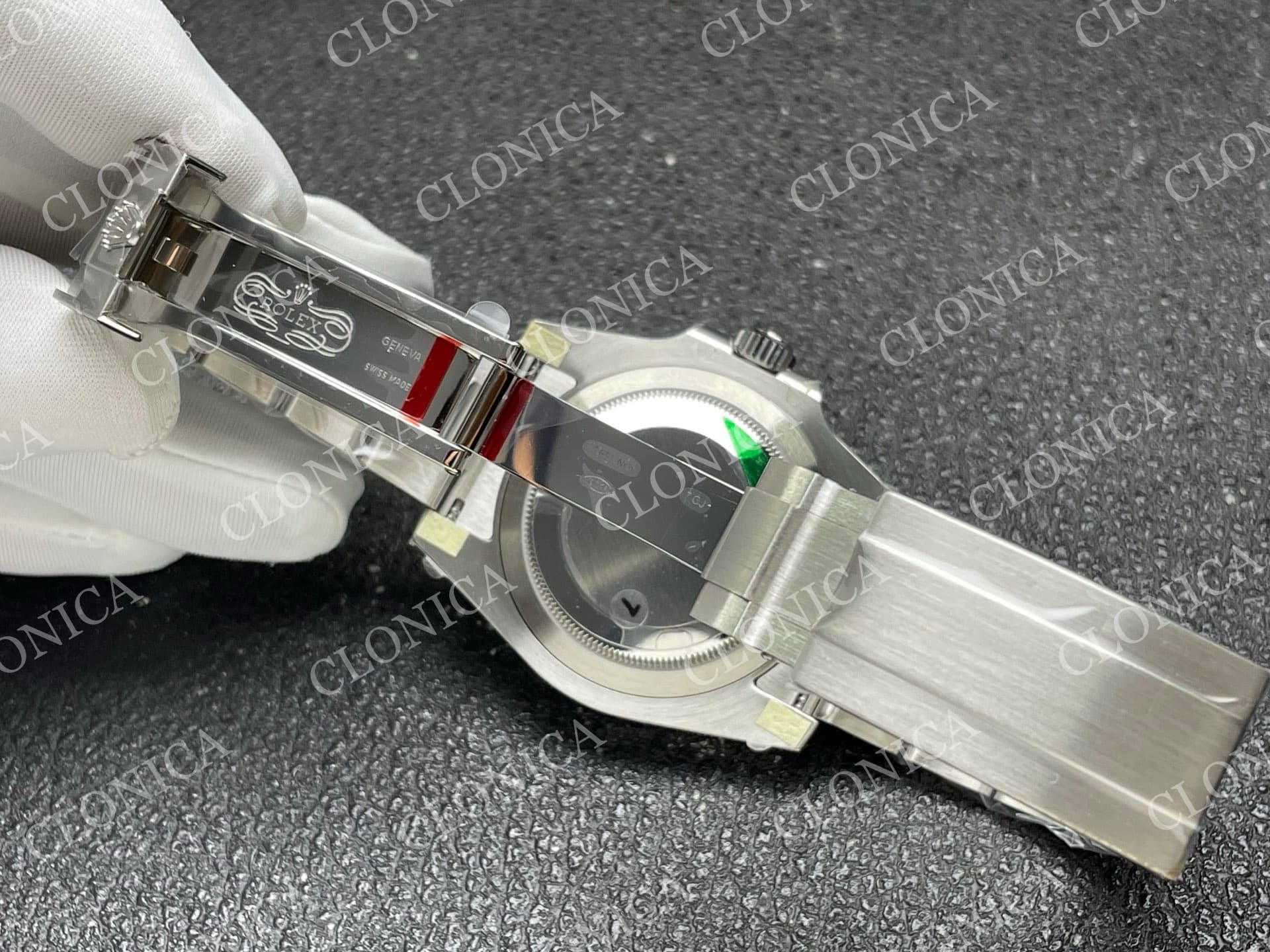 SUBMARINER 116610 40MM GREEN CERAMIC 904L SS GREEN DIAL — view 6