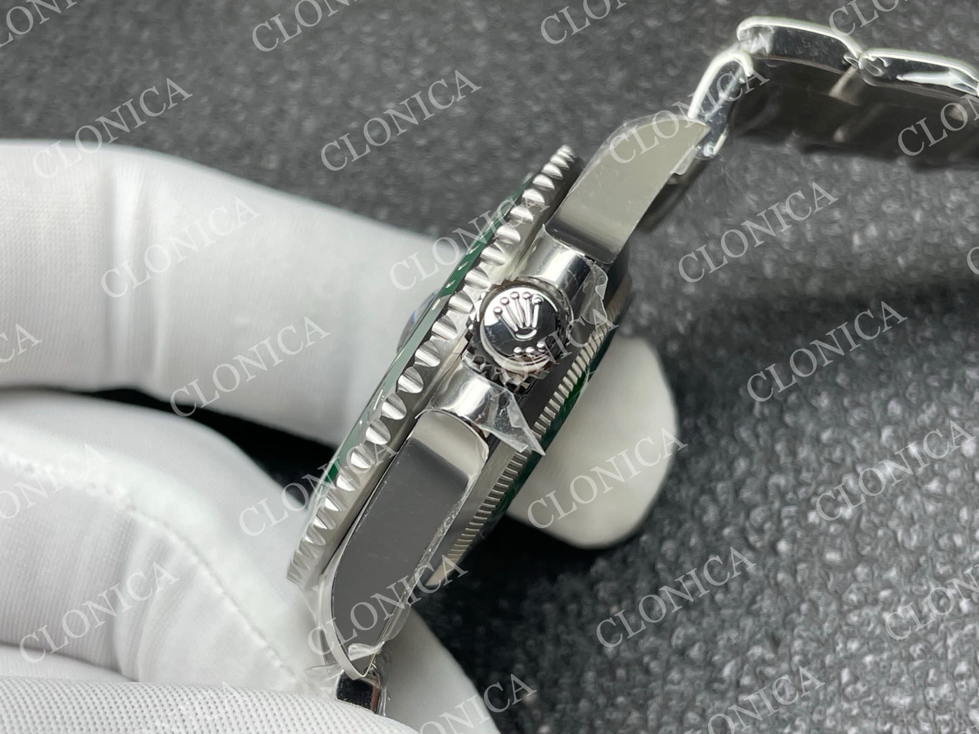 SUBMARINER 116610 40MM GREEN CERAMIC 904L SS GREEN DIAL — view 7