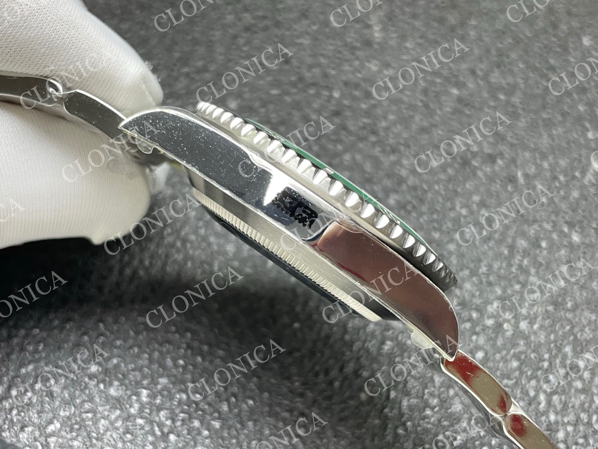 SUBMARINER 116610 40MM GREEN CERAMIC 904L SS GREEN DIAL — view 9