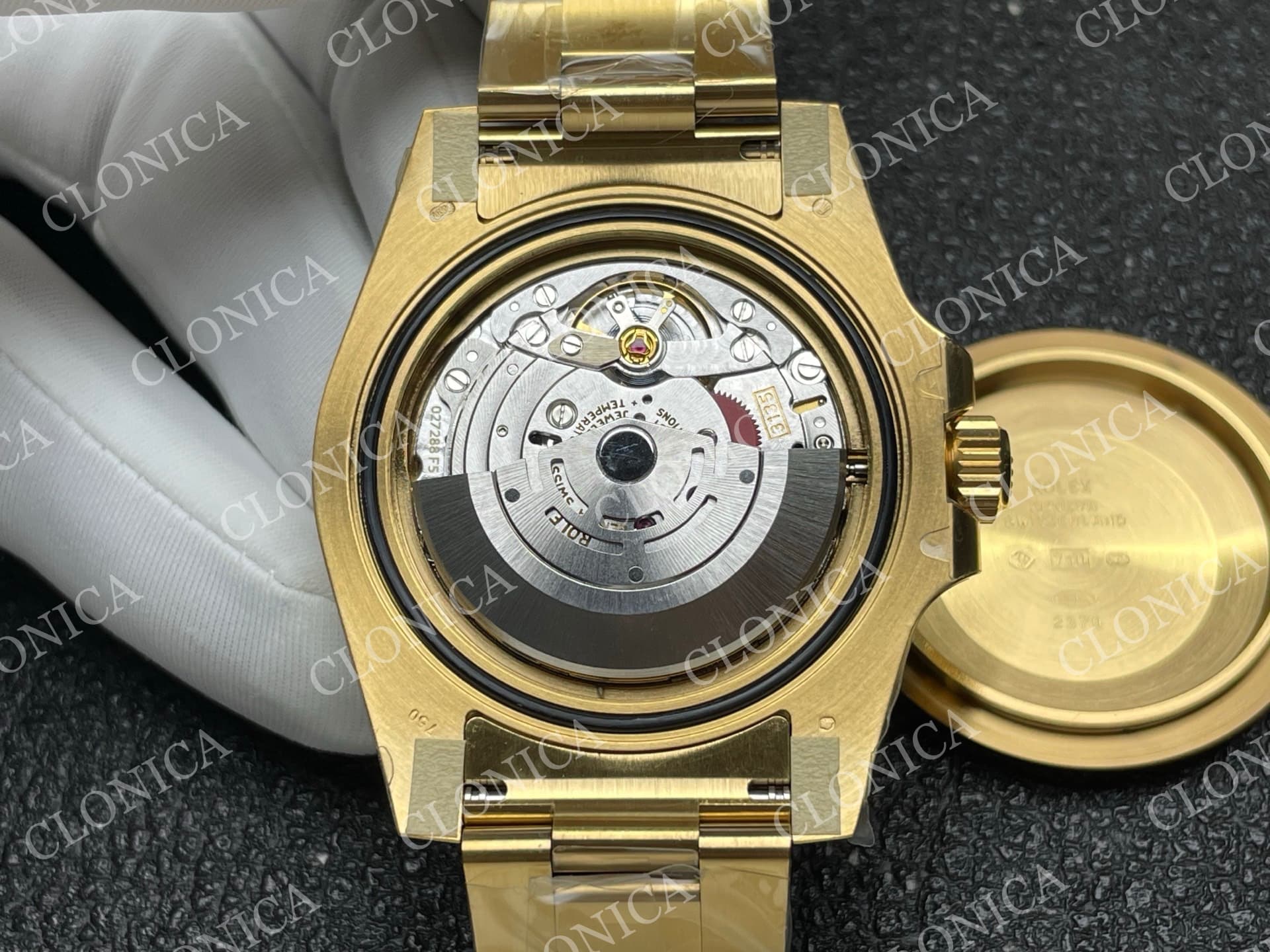 SUBMARINER 116610 40MM BLUE CERAMIC 904L YG BLUE DIAL — view 8