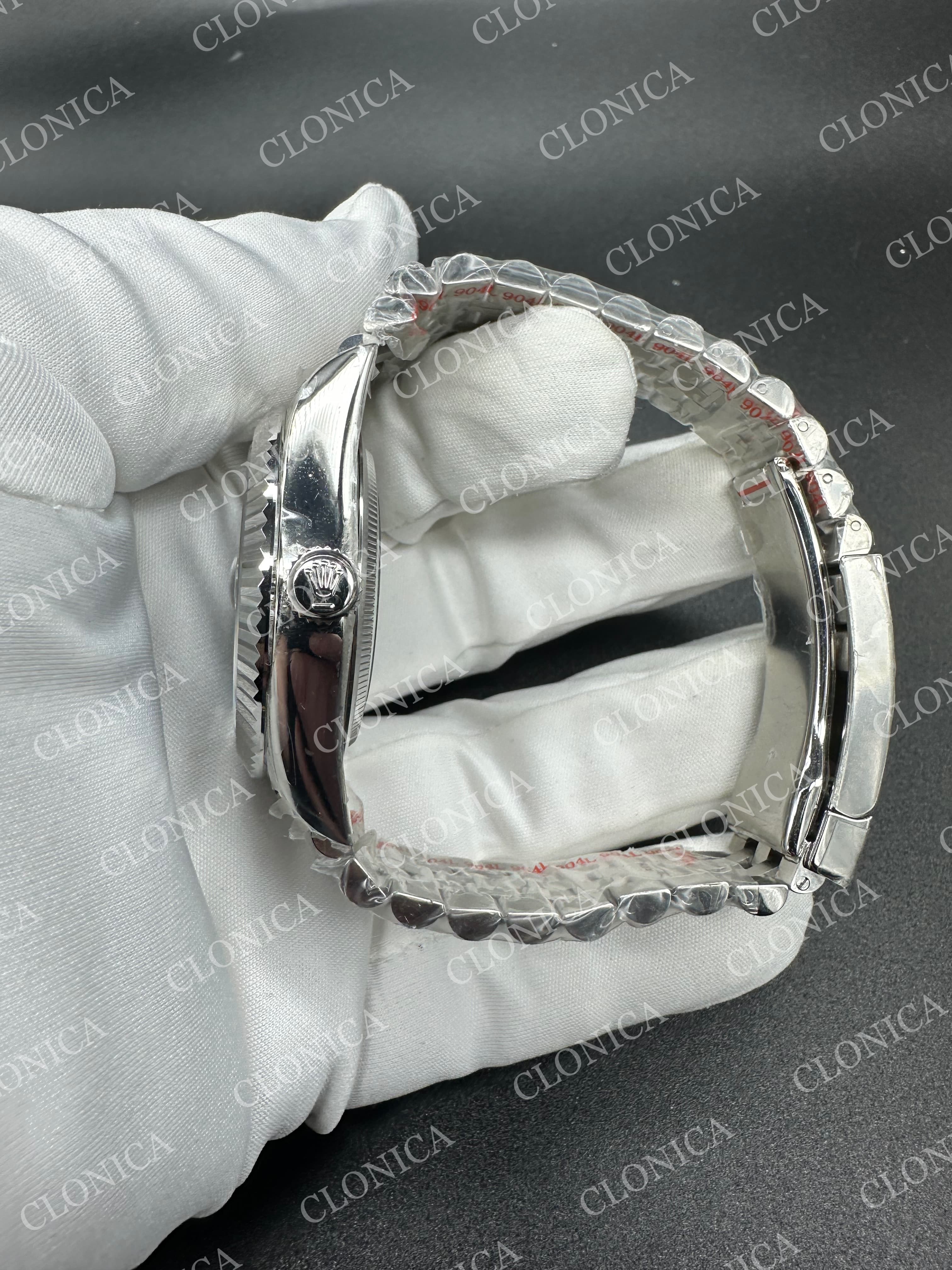 SKYDWELLER 336934 SS BLACK DIAL ON SS JUBILEE BRACELET — view 4