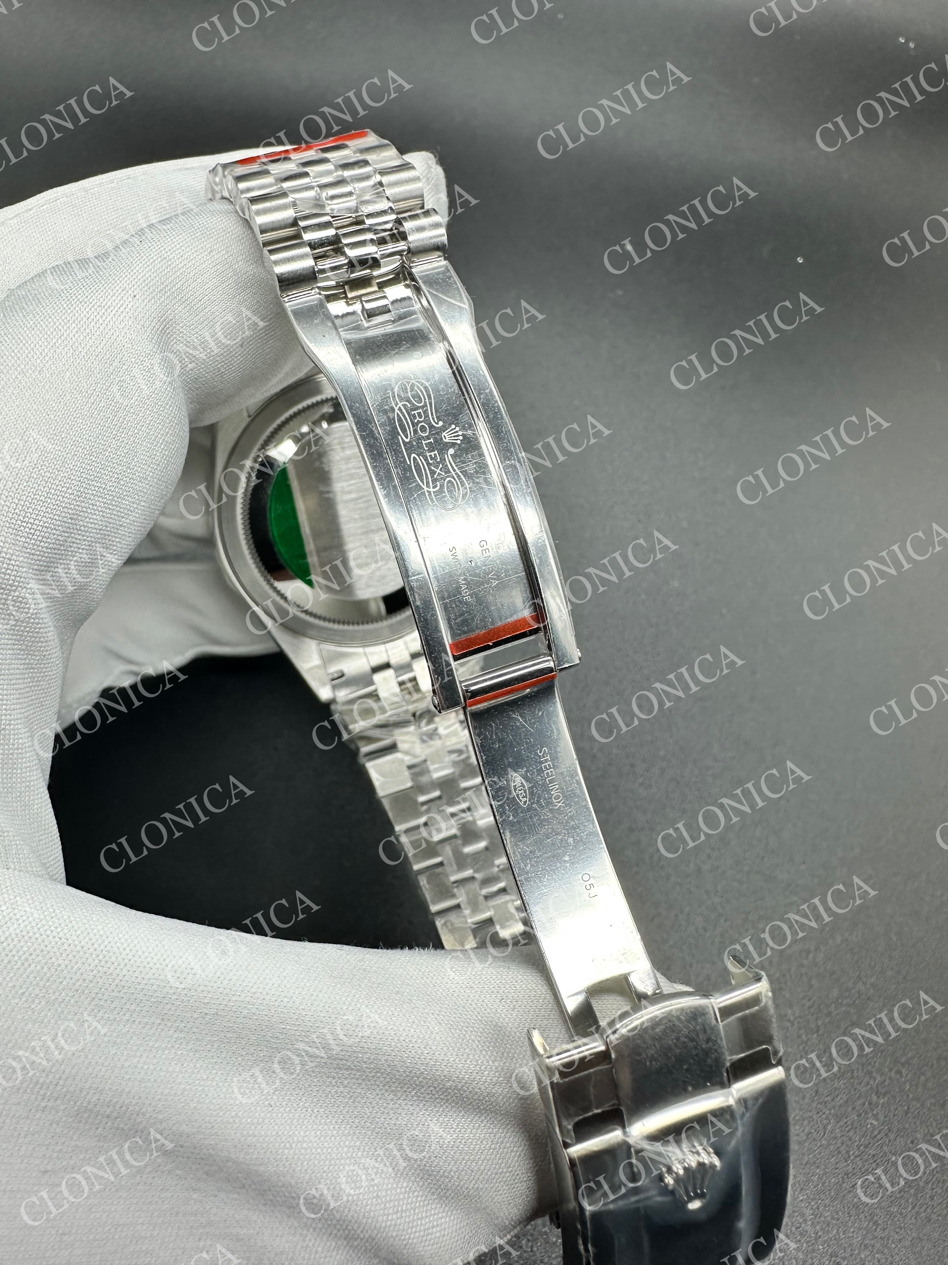 SKYDWELLER 336934 SS BLACK DIAL ON SS JUBILEE BRACELET — view 7