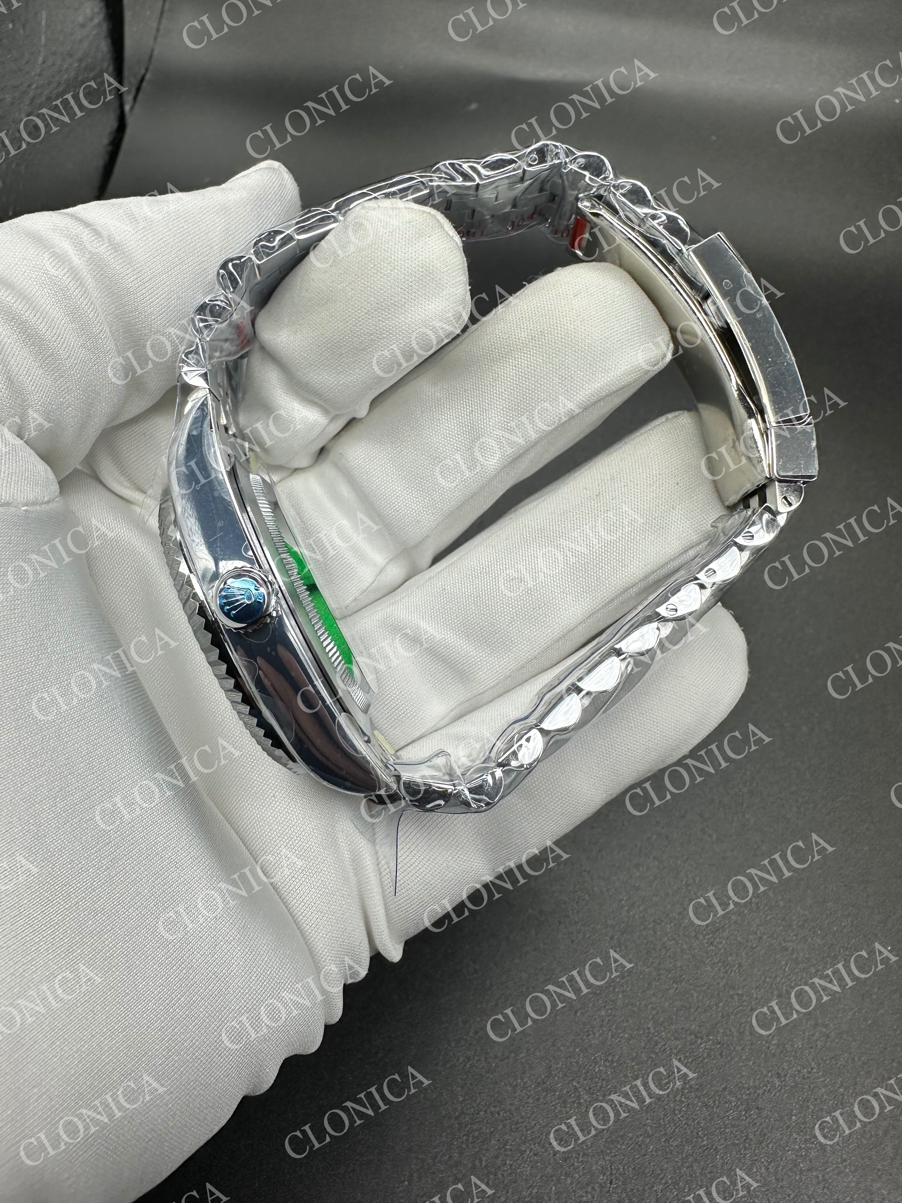 SKYDWELLER 336934 SS GREEN DIAL ON SS JUBILEE BRACELET — view 4