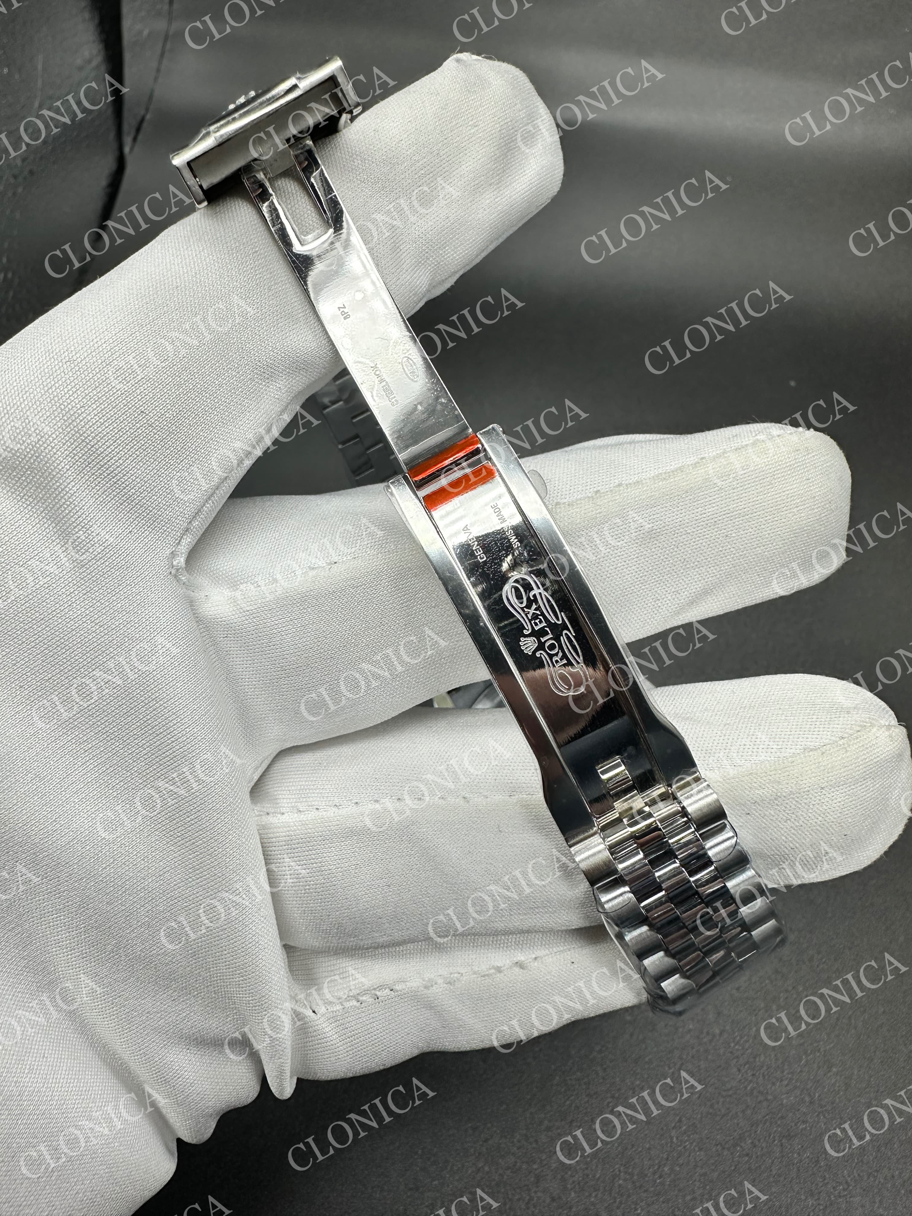 SKYDWELLER 336934 SS GREEN DIAL ON SS JUBILEE BRACELET — view 6