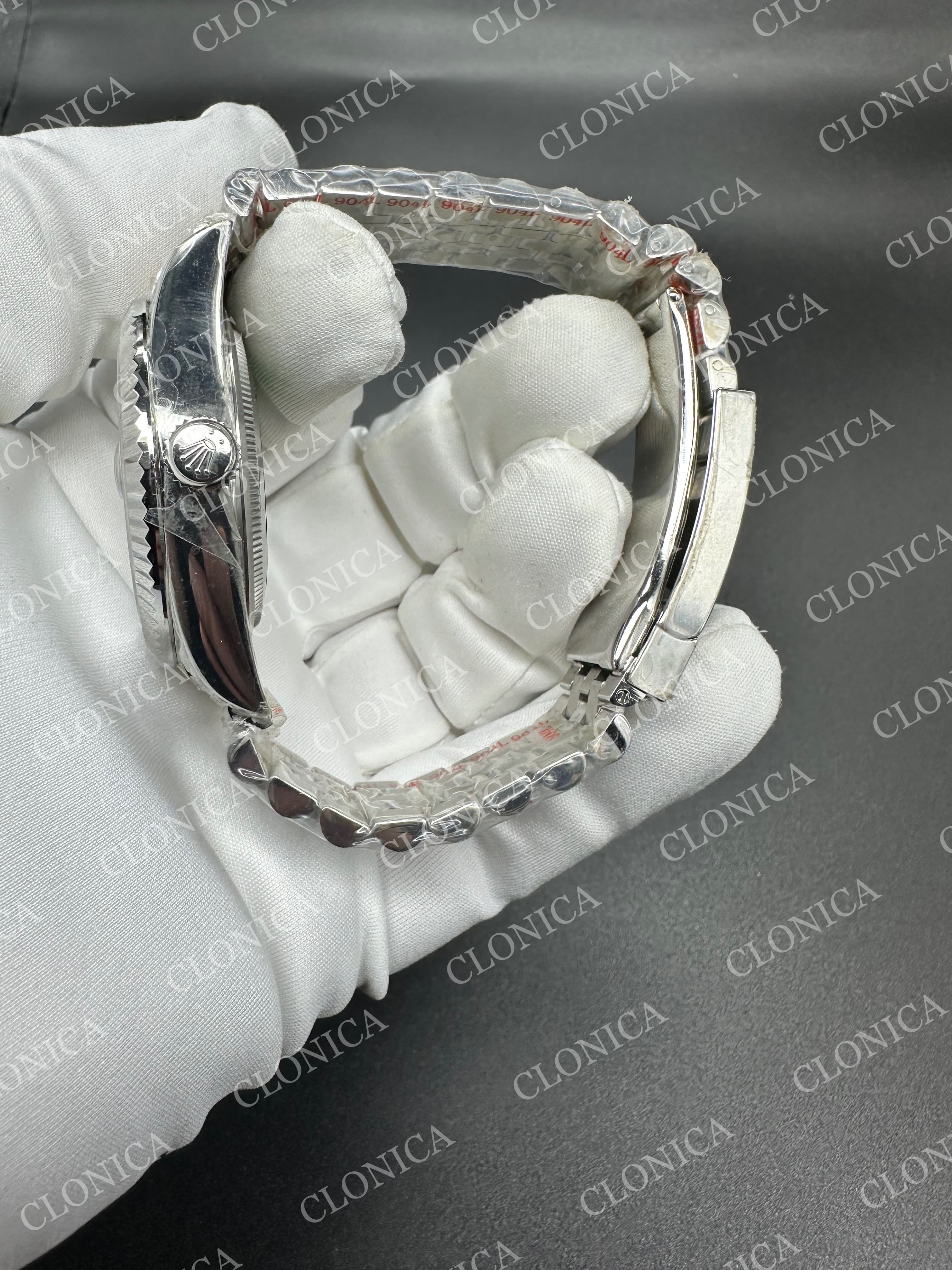 SKYDWELLER 336934 SS WHITE DIAL ON SS JUBILEE BRACELET — view 4