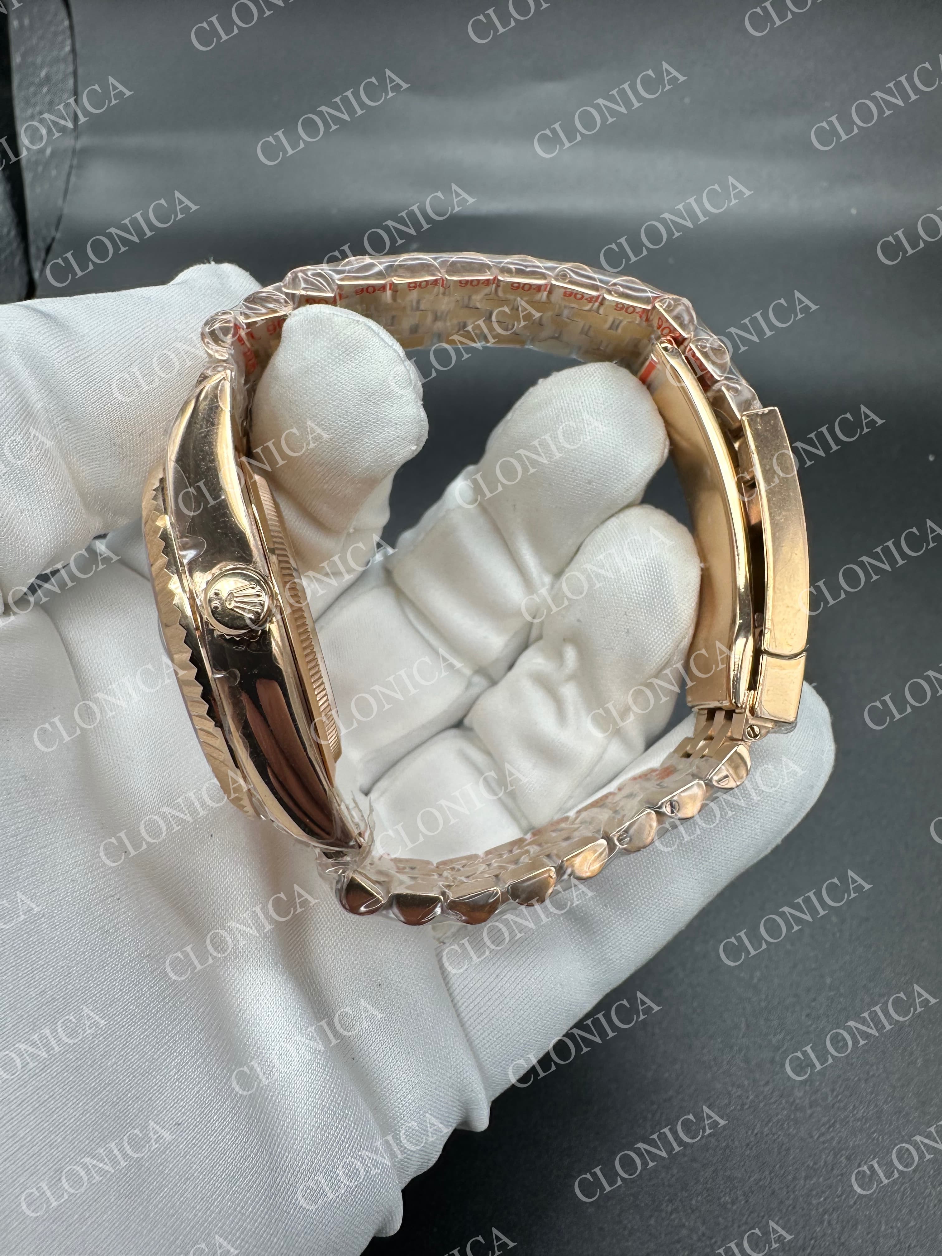 SKYDWELLER 336935 RG WHITE DIAL ON RG JUBILEE BRACELET — view 4