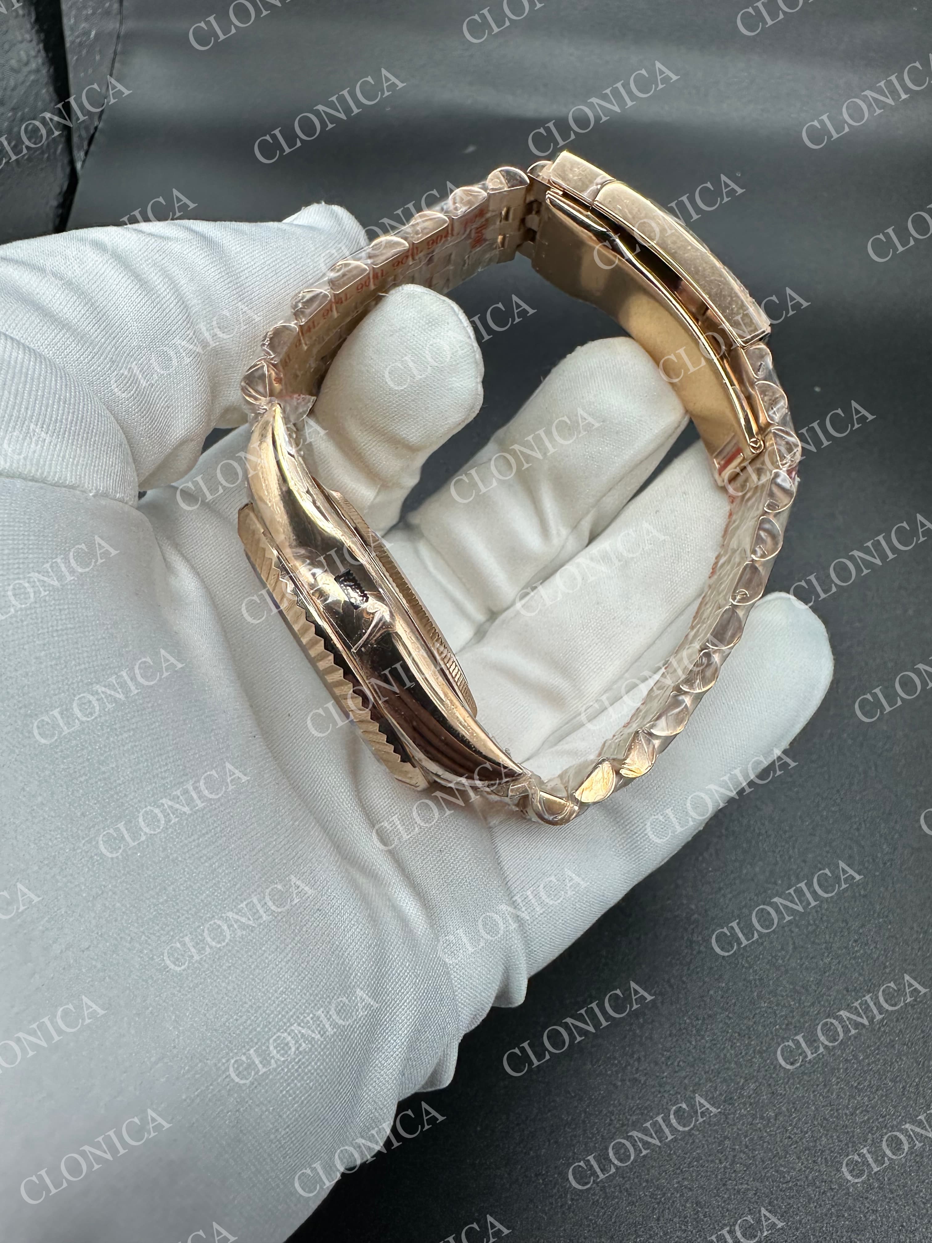 SKYDWELLER 336935 RG WHITE DIAL ON RG JUBILEE BRACELET — view 5