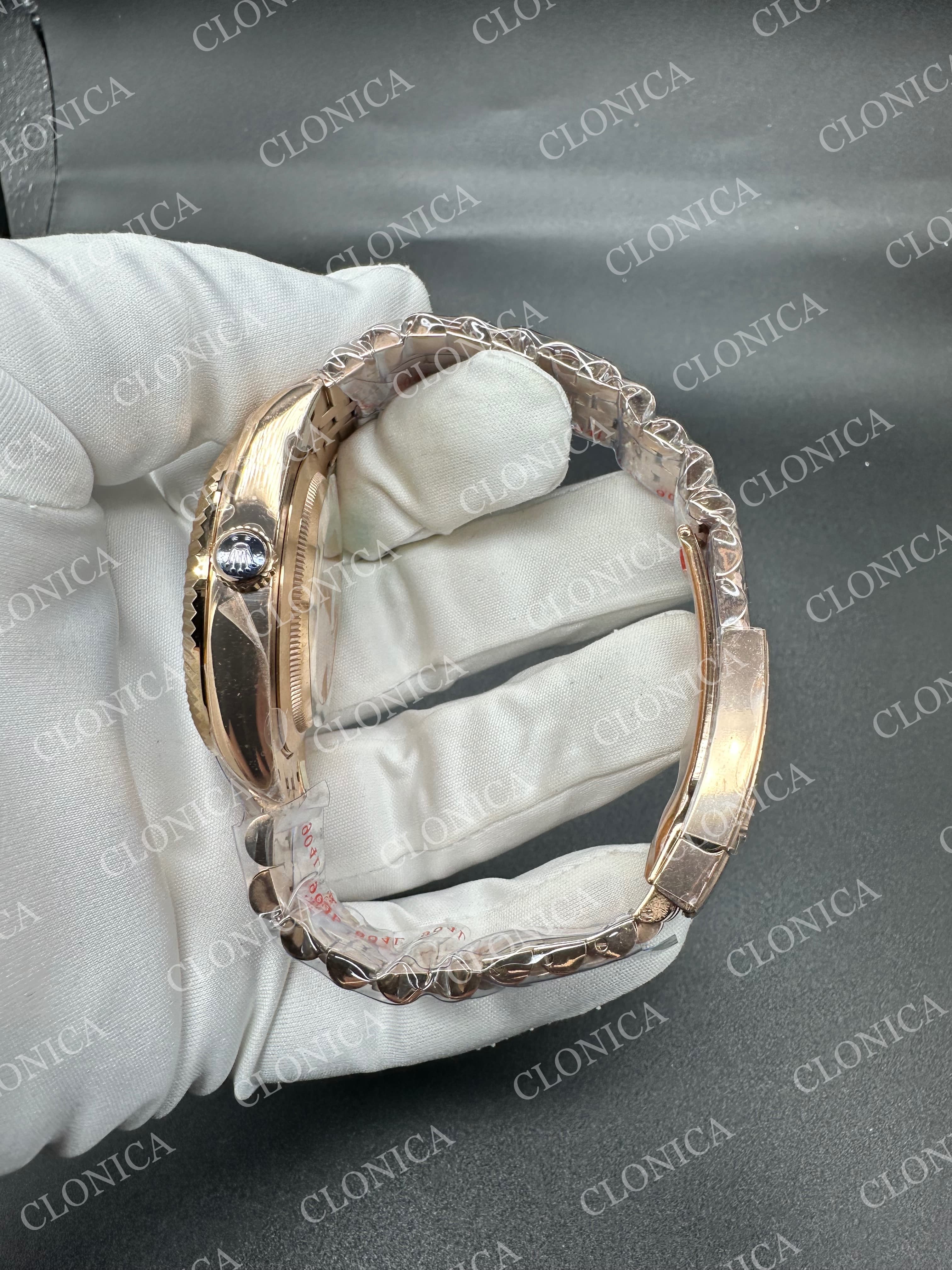 SKYDWELLER 336935 RG WHITE DIAL ON RG JUBILEE BRACELET ( WEIGHTED ) — view 4