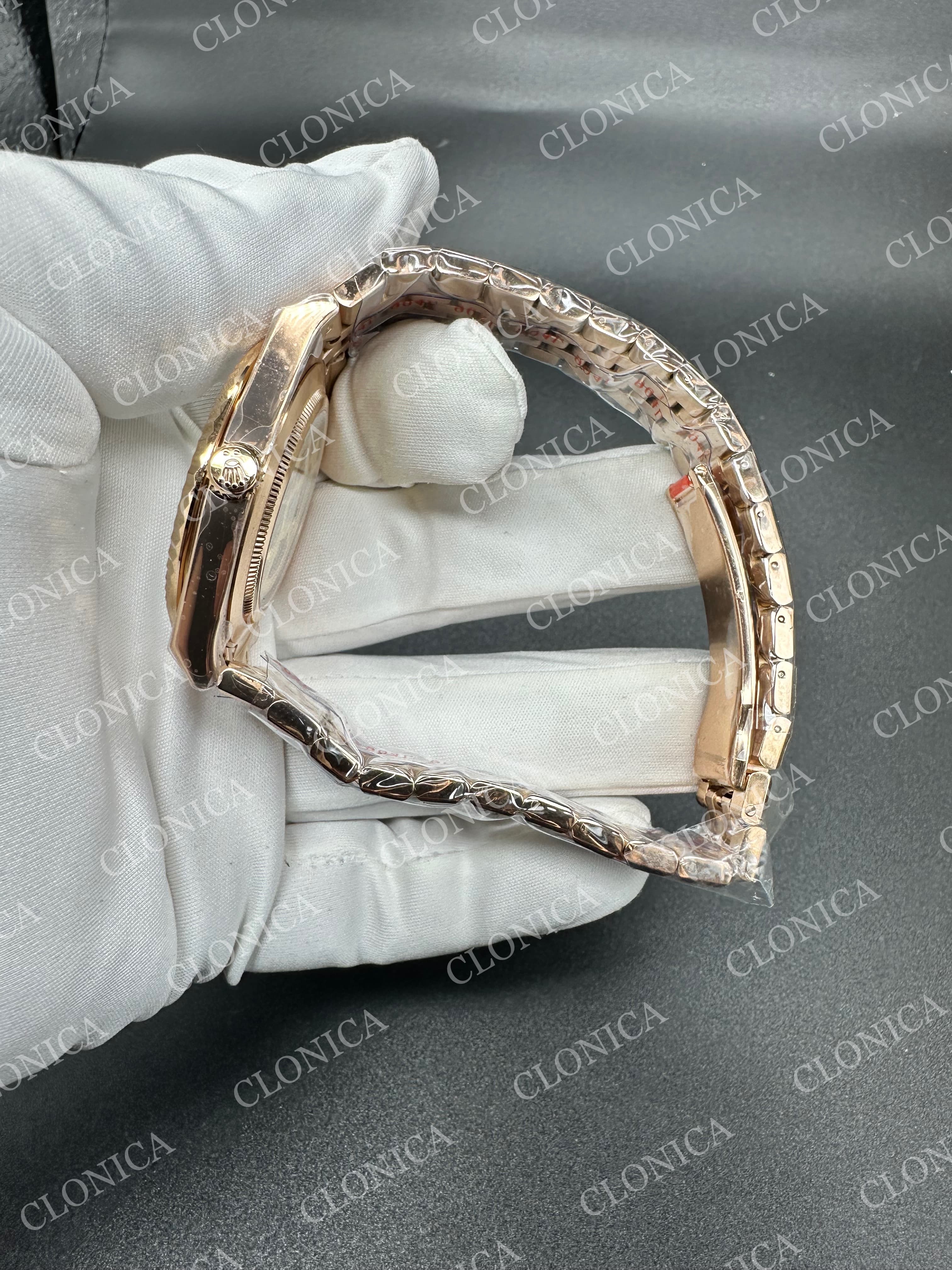 LAND DWELLER 127335 GAIN WEIGHT RG WHITE DIAL ON RG BRACELET — view 4