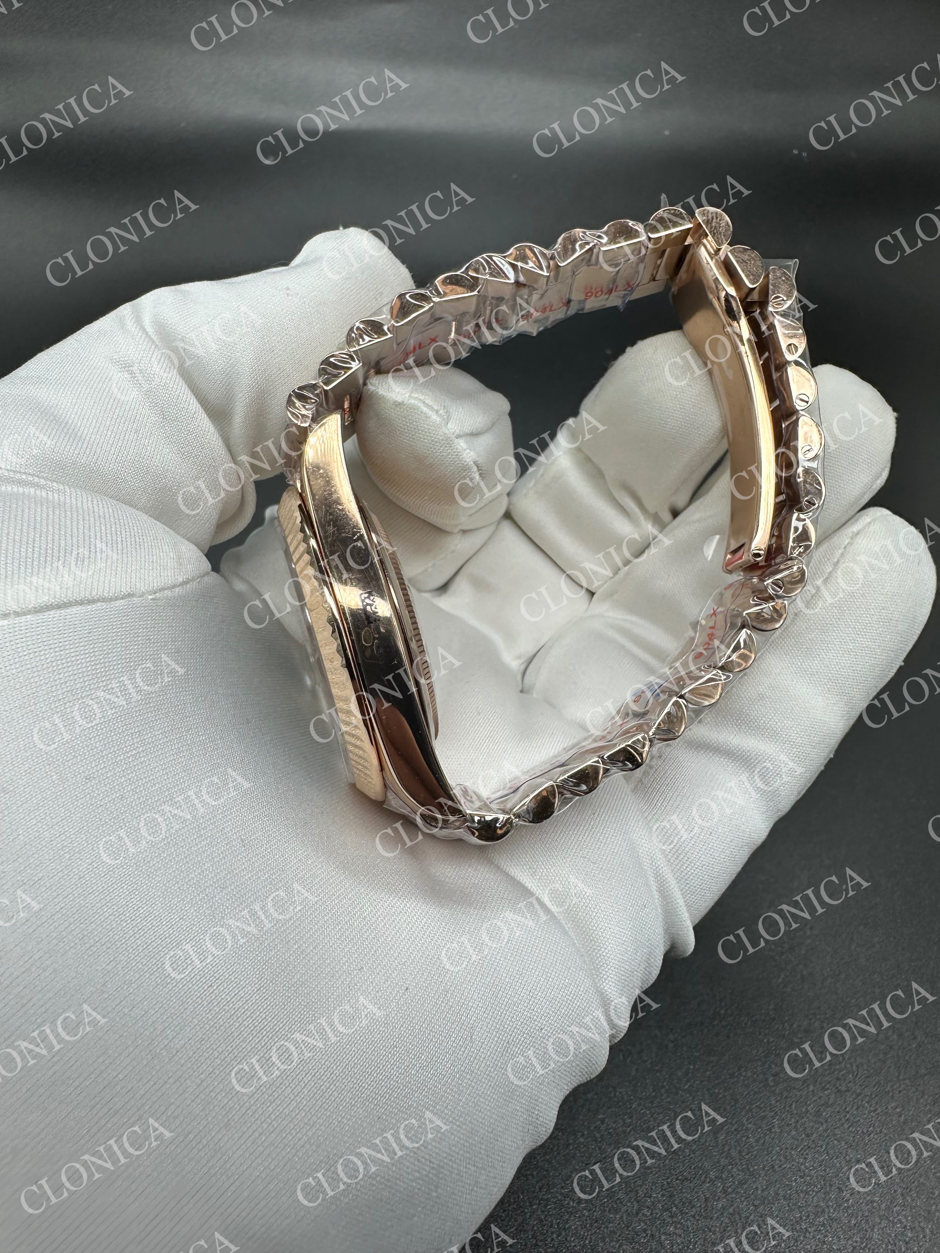 DAY DATE 128235 GAIN WEIGHT RG GREEN DIAL ROMAN MARKERS ON RG PRESIDENT BRACELET — view 5