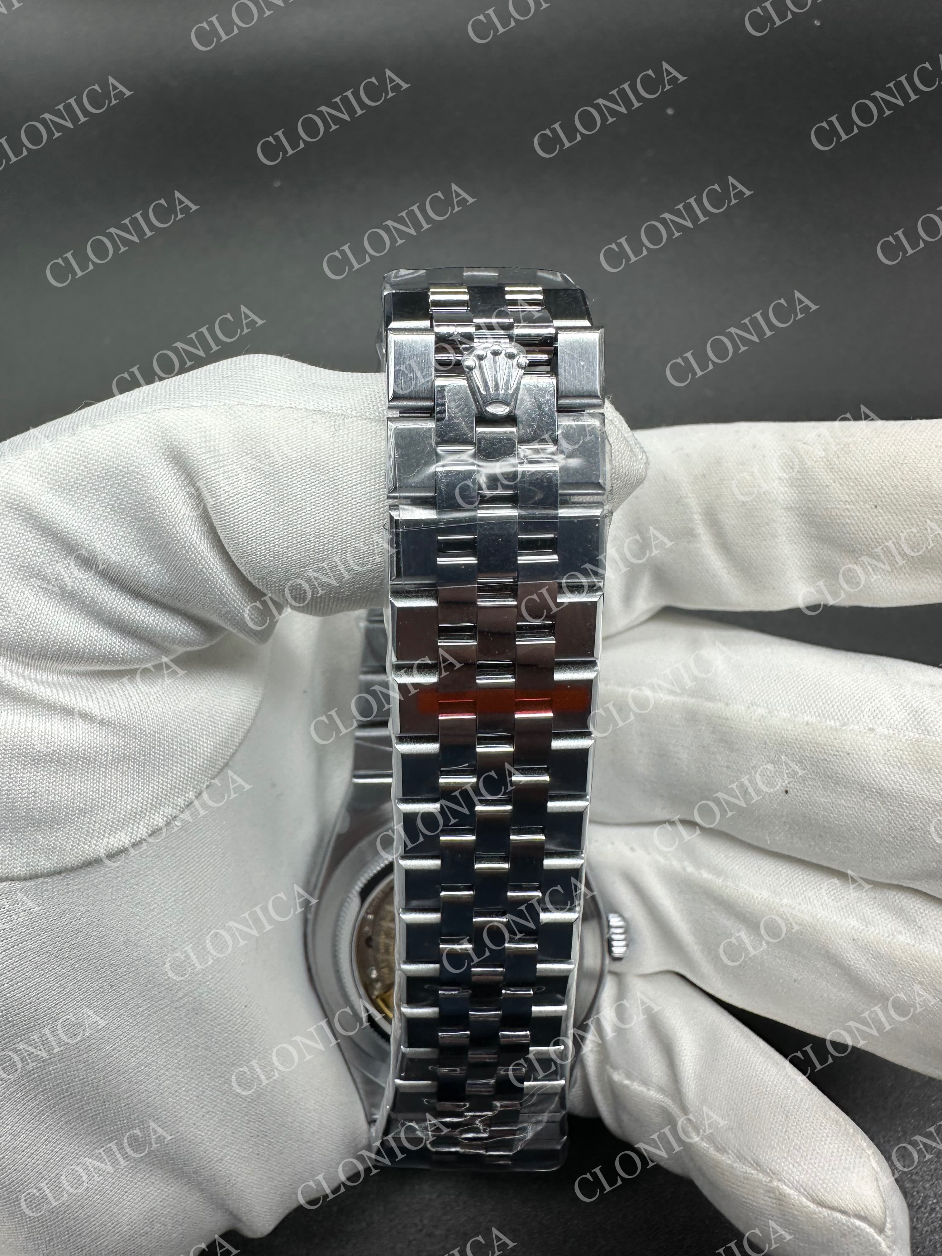 LAND DWELLER 127336 GAIN WEIGHT ICE WHITE DIAL ON SS BRACELET — view 5