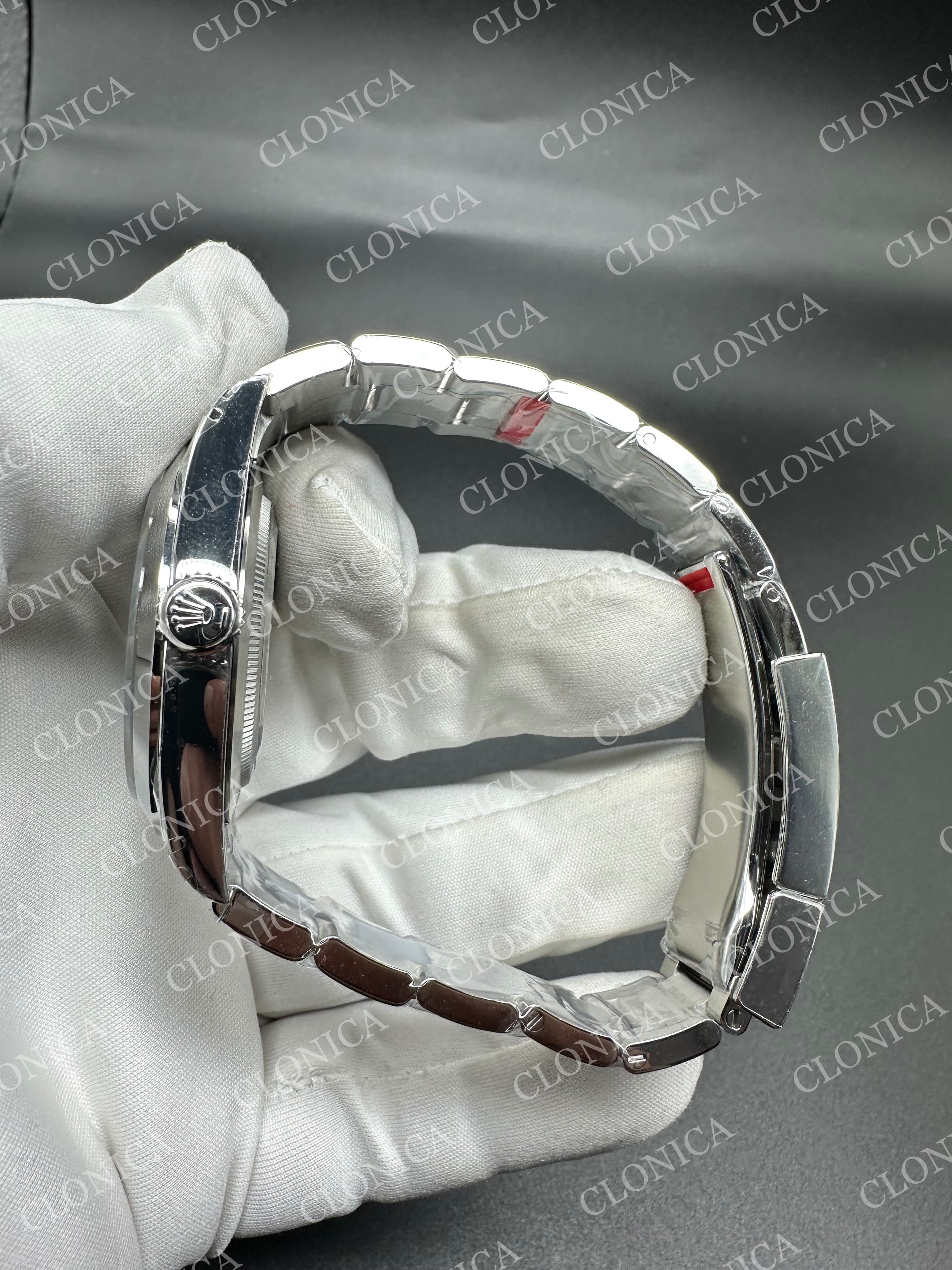 EXPLORER 124270 40MM 904L SS BLACK DIAL ON 904L SS BRACELET — view 4