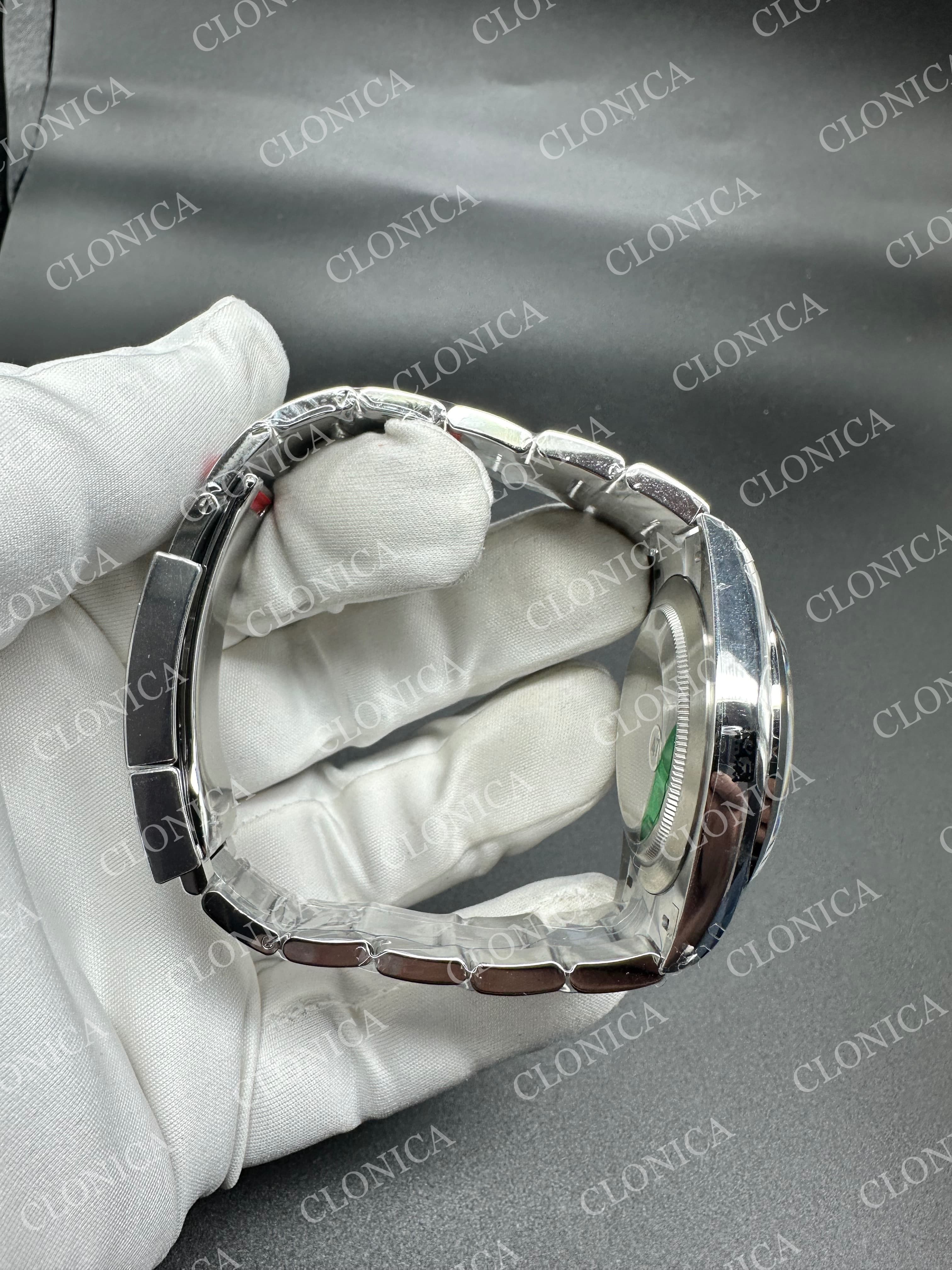 EXPLORER 124270 40MM 904L SS BLACK DIAL ON 904L SS BRACELET — view 6