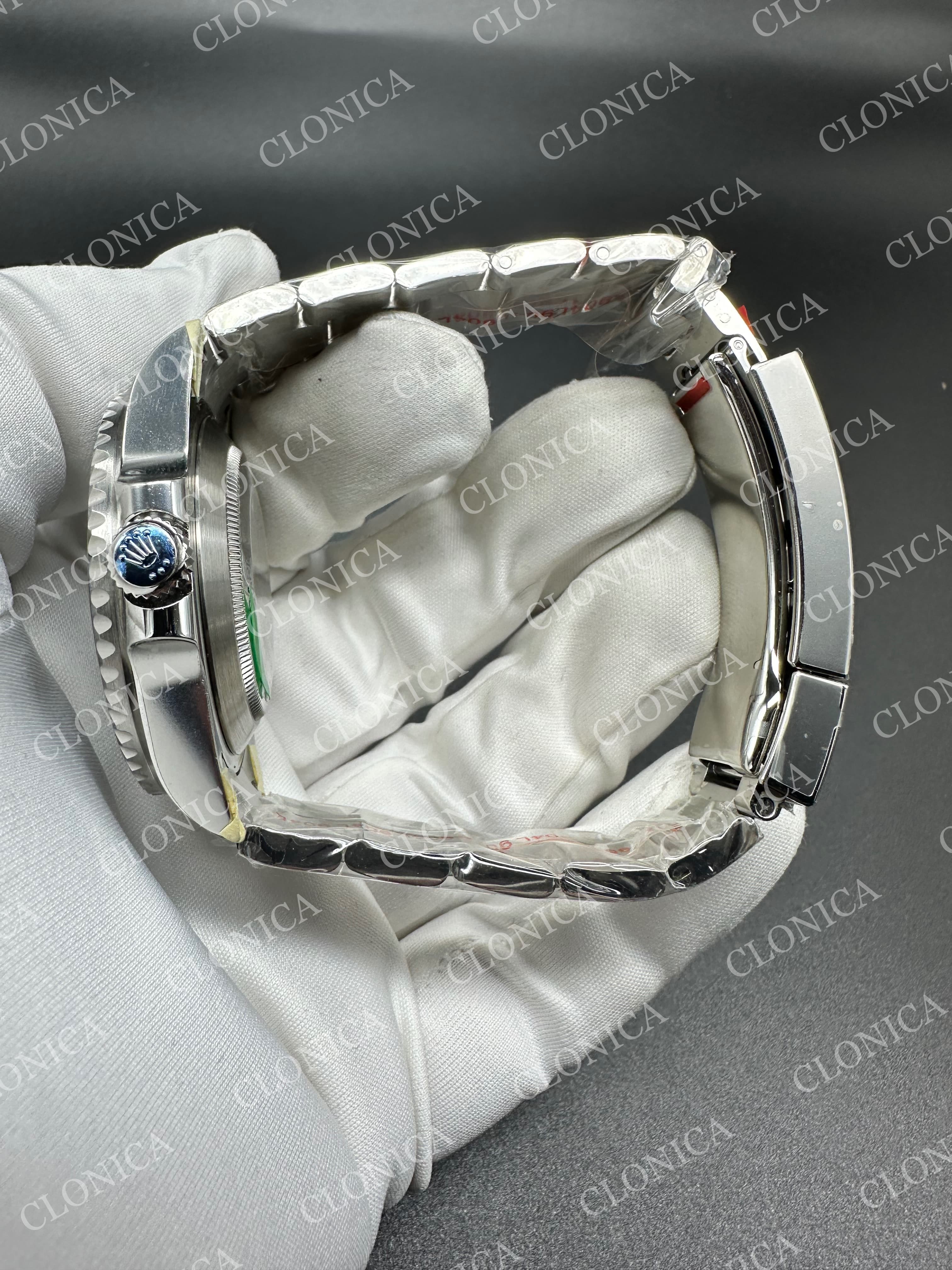 SEA-DWELLER 43MM 126600 904L SS BLACK DIAL ON 904L SS BRACELET — view 4