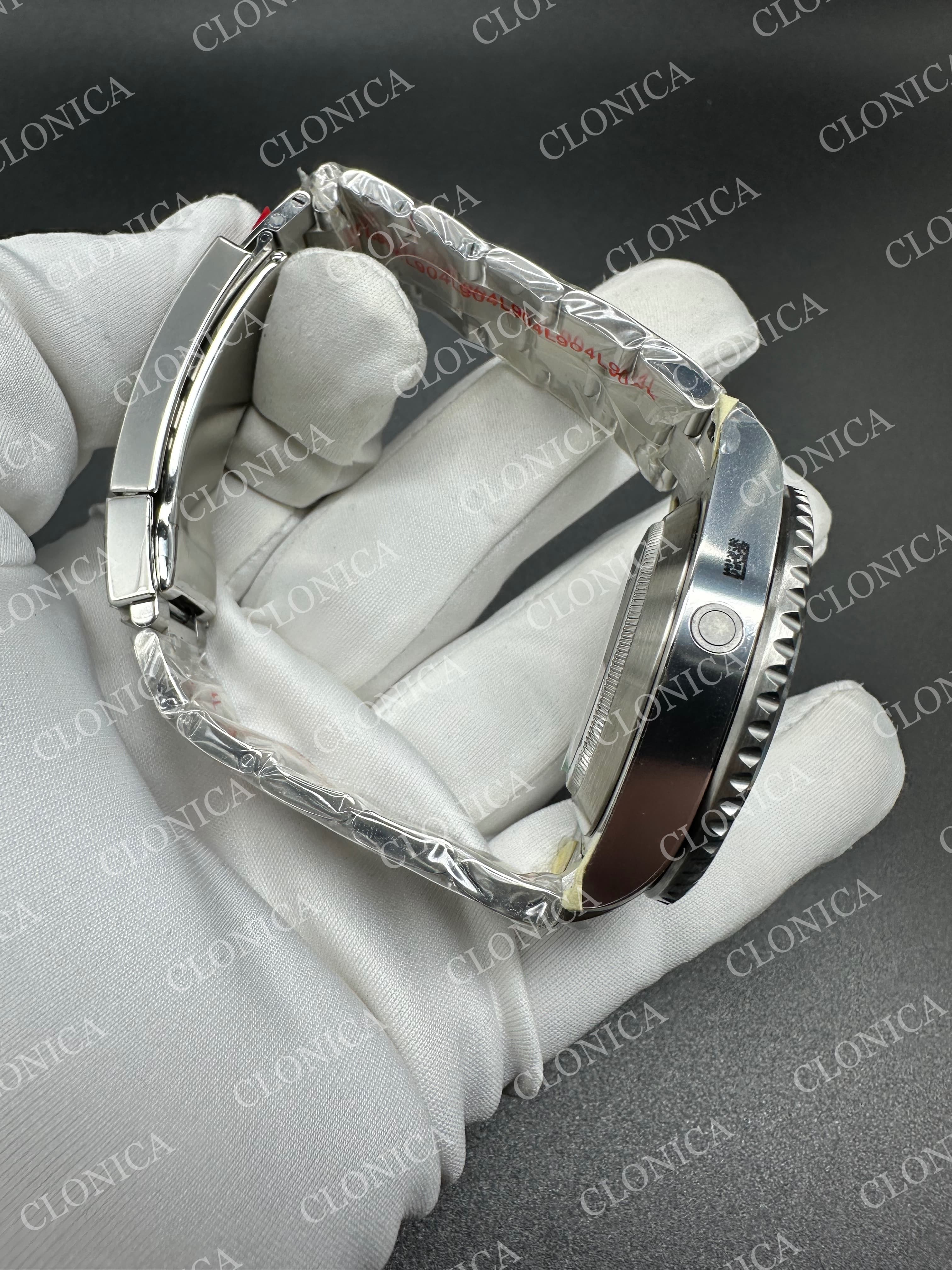 SEA-DWELLER 43MM 126600 904L SS BLACK DIAL ON 904L SS BRACELET — view 5