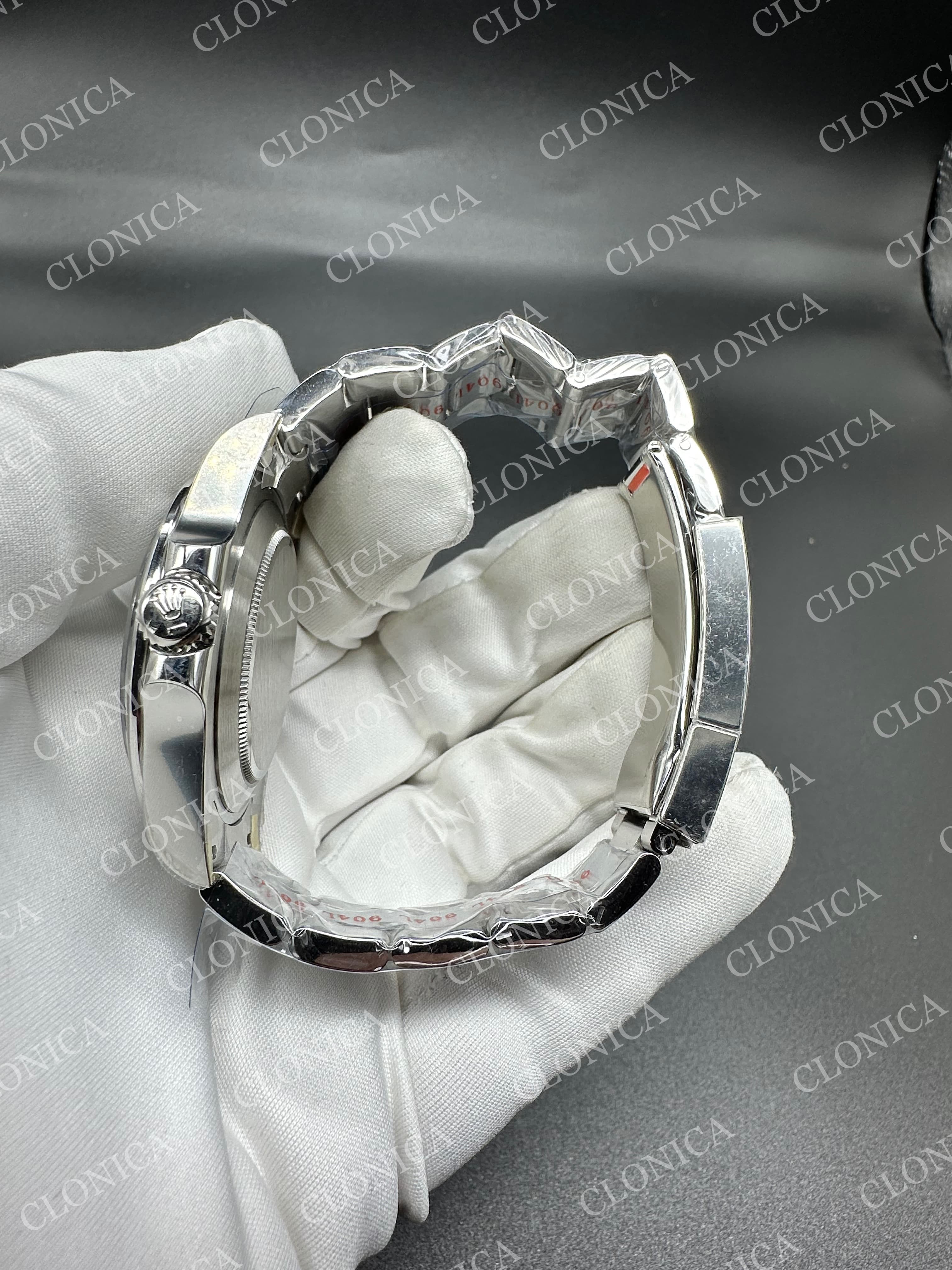 EXPLORER II 42MM 226570 904L SS WHITE DIAL ON BRACELET — view 4