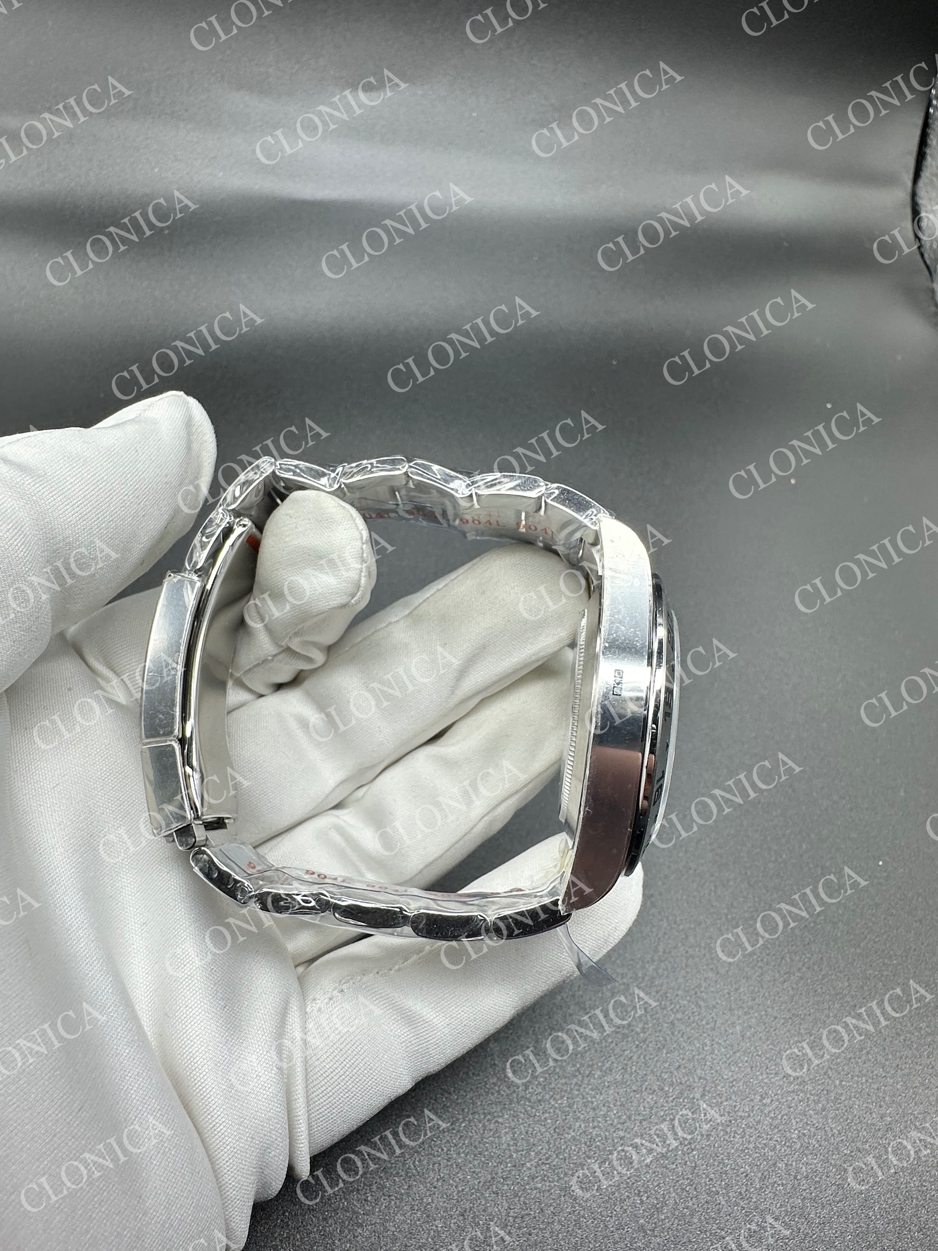 EXPLORER II 42MM 226570 904L SS WHITE DIAL ON BRACELET — view 5