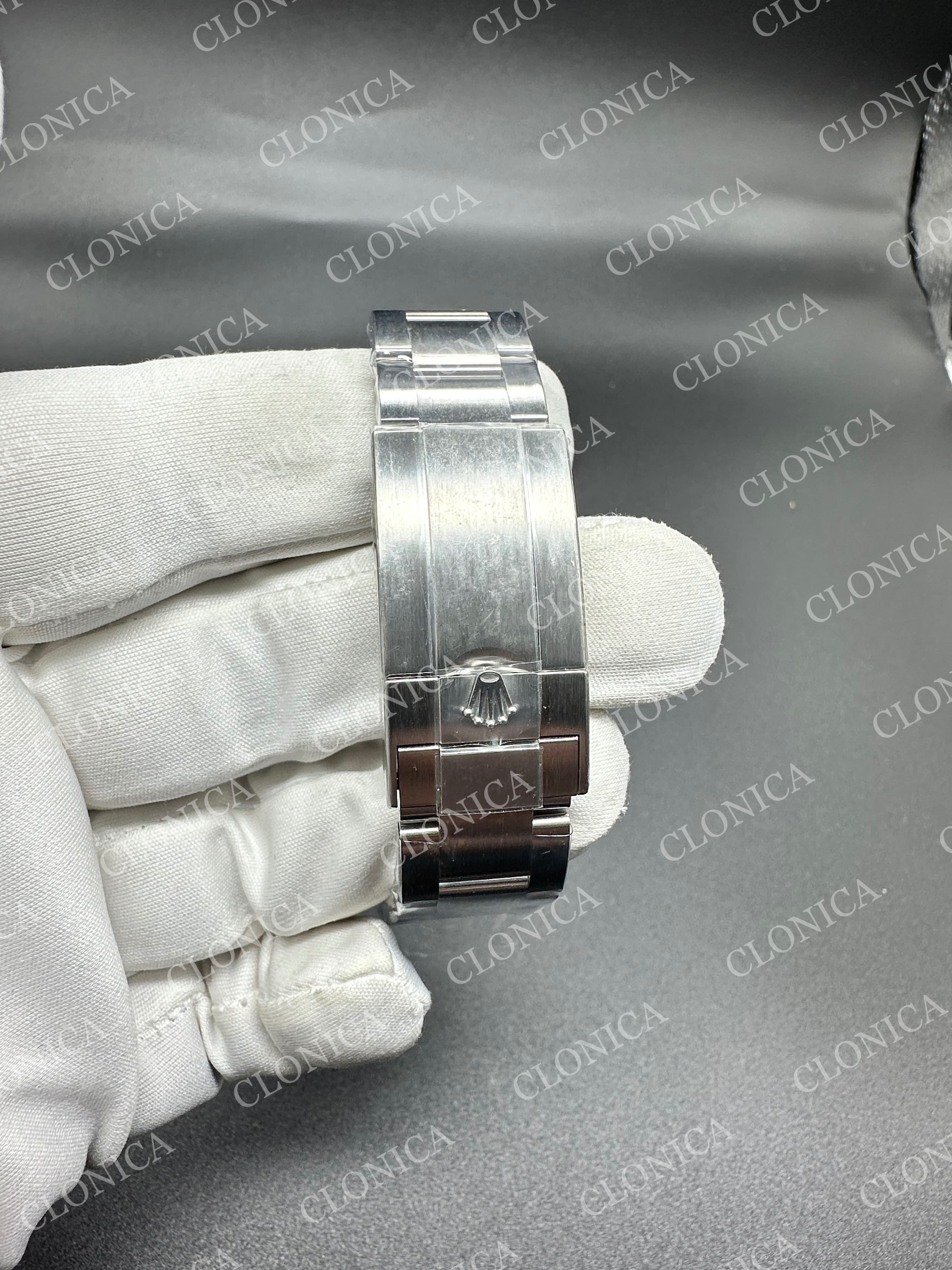 EXPLORER II 42MM 226570 904L SS WHITE DIAL ON BRACELET — view 6