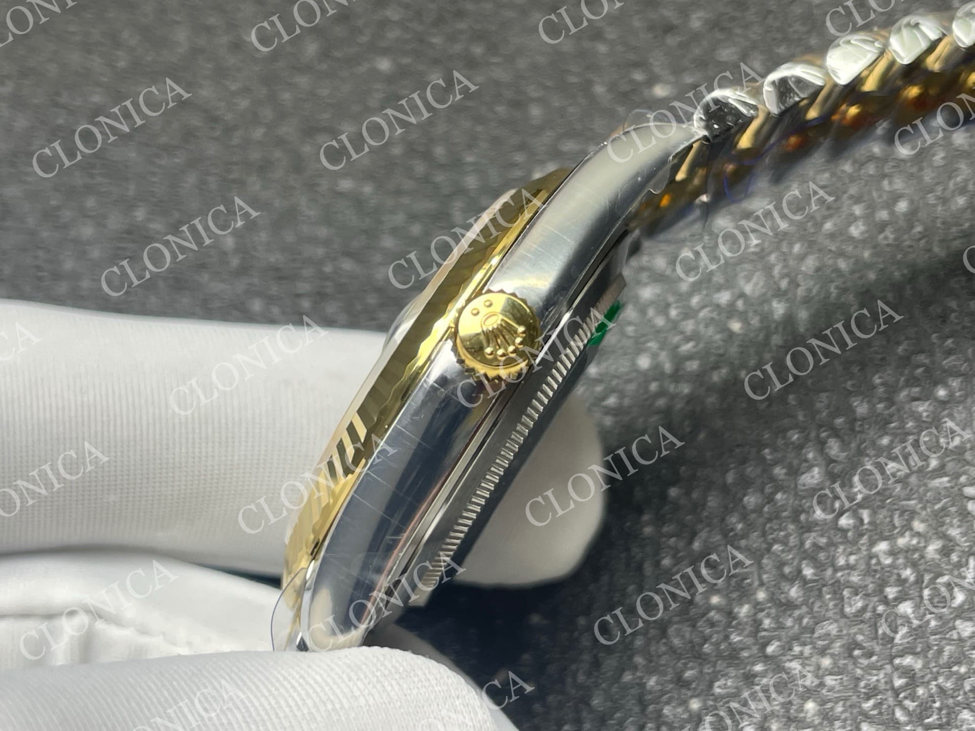 DATEJUST 41MM 126331 904 SS/YG GREEN DIAL ROMAN MARKER ON JUBILEE BRACELET — view 7