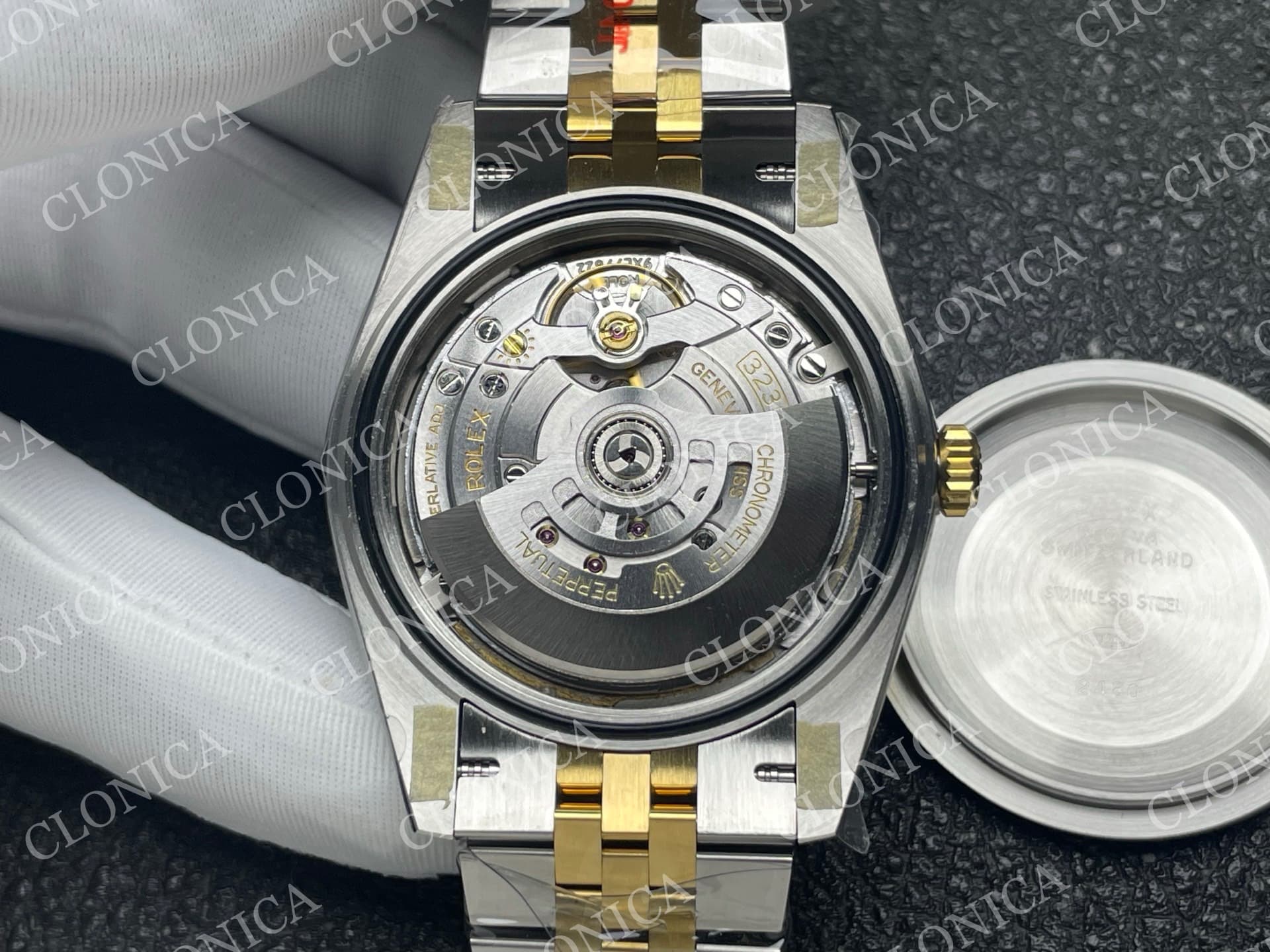 DATEJUST 41MM 126331 904 SS/YG GREEN DIAL ROMAN MARKER ON JUBILEE BRACELET — view 8