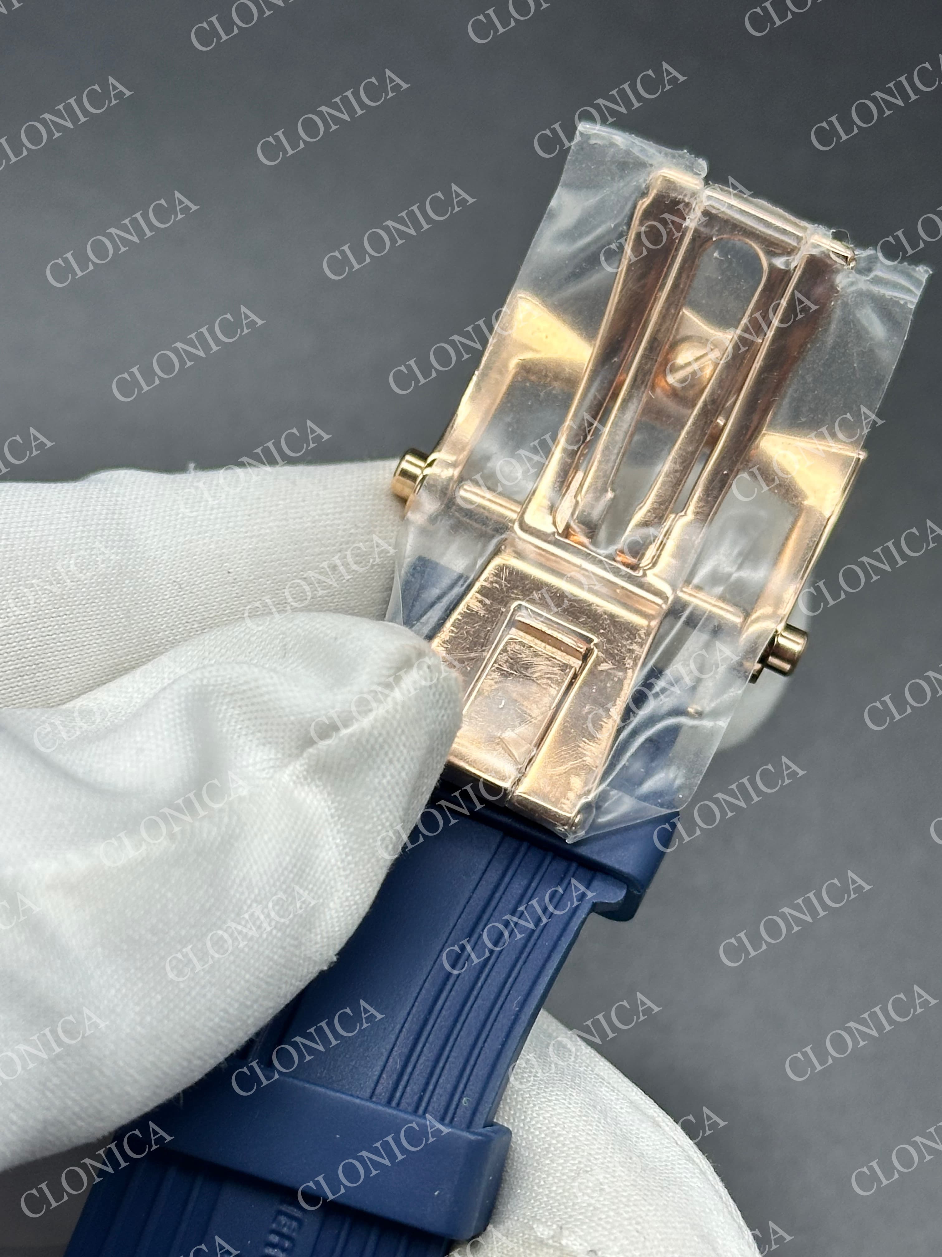 OVERSEAS PERPETUAL CALENDAR RG BLUE DIAL ON BLUE RUBBER STRAP A1120 — view 7